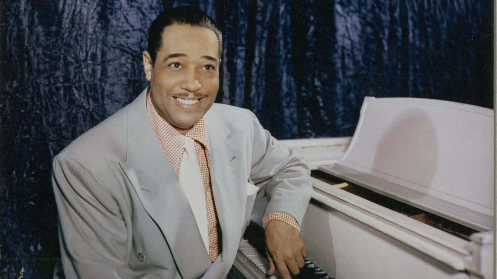 Duke Ellington, light gray suit, white grand piano, HD Desktop Wallpaper