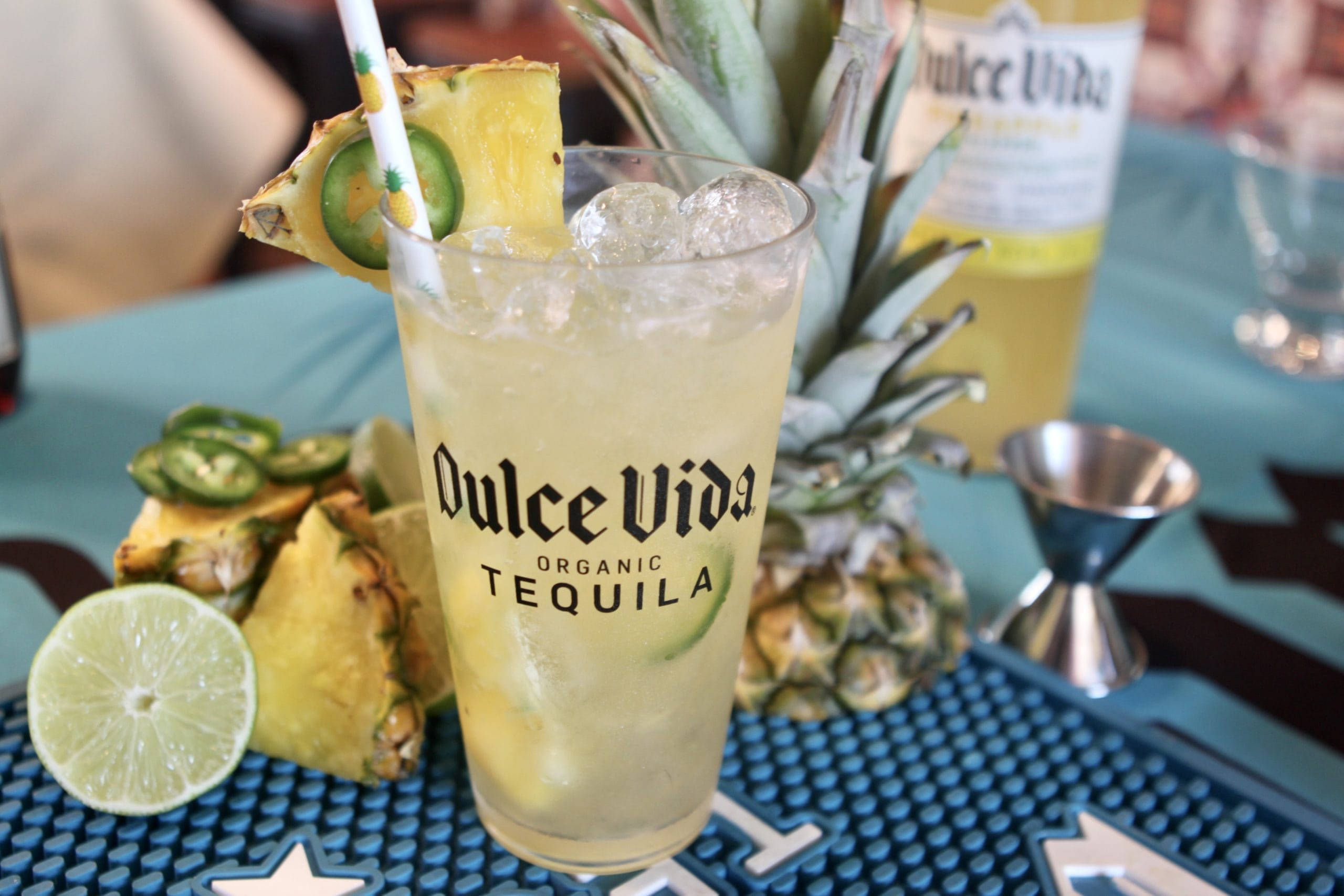 Dulce Vida, Pina Coladas Cocktail, branded tequila glass, 2K Desktop Wallpaper