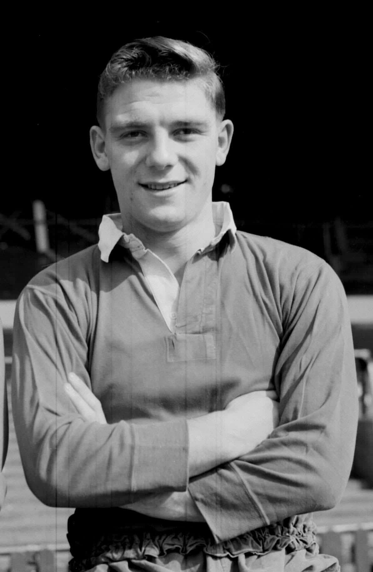 Duncan Edwards, vintage rugby shirt, black and white portrait, HD Phone Wallpaper