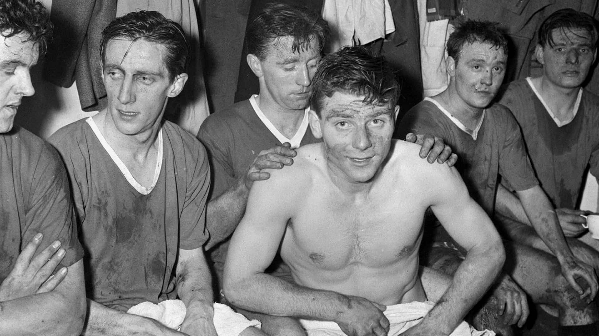 Duncan Edwards, football players, locker room, Full HD Desktop Wallpaper