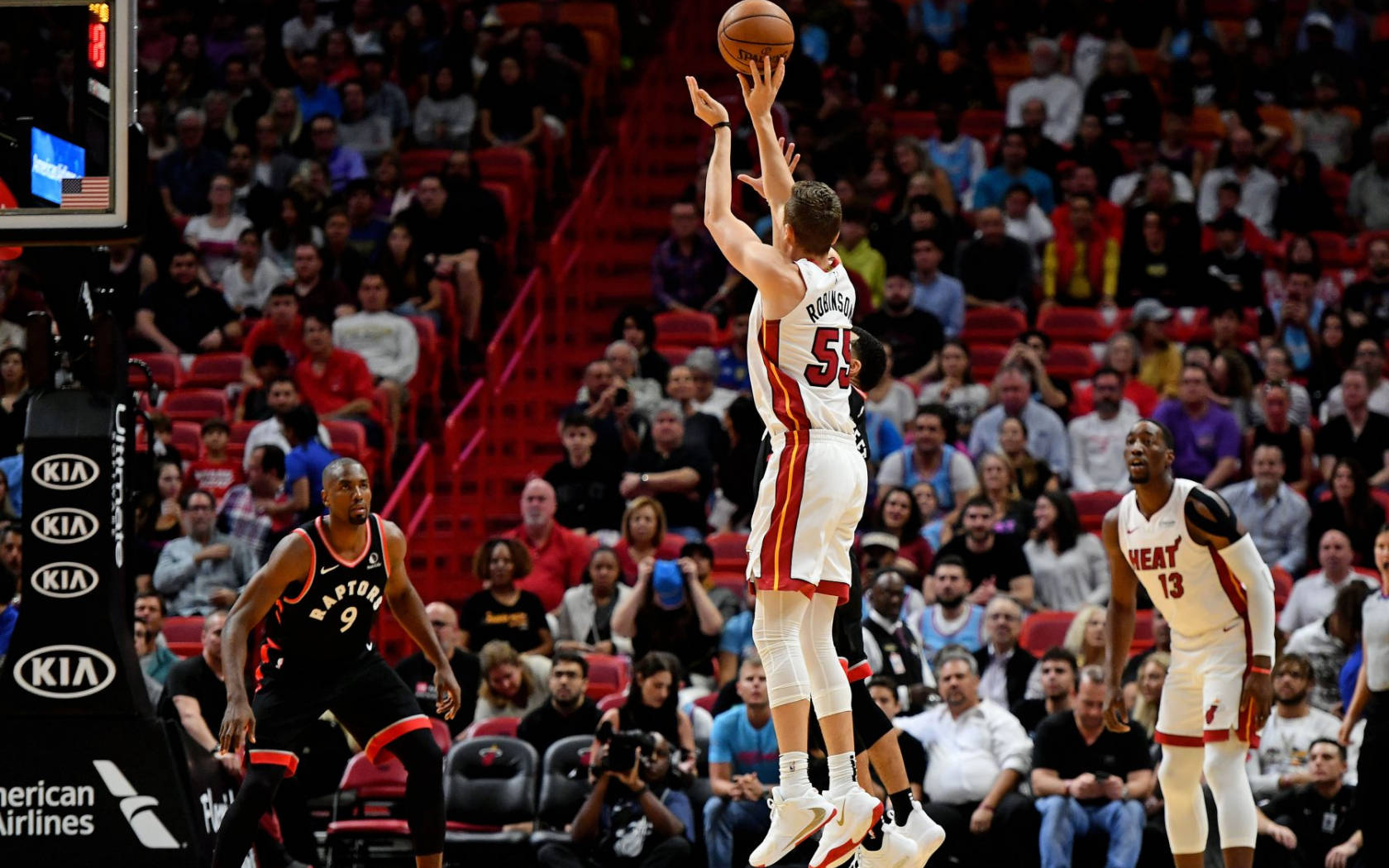 Duncan Robinson, three points shot, white jersey, HD Desktop Wallpaper