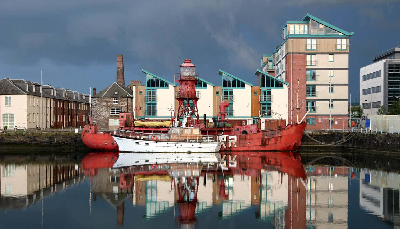 Dundee cityscape, dusk, red and white historic ship, HD Desktop Wallpaper