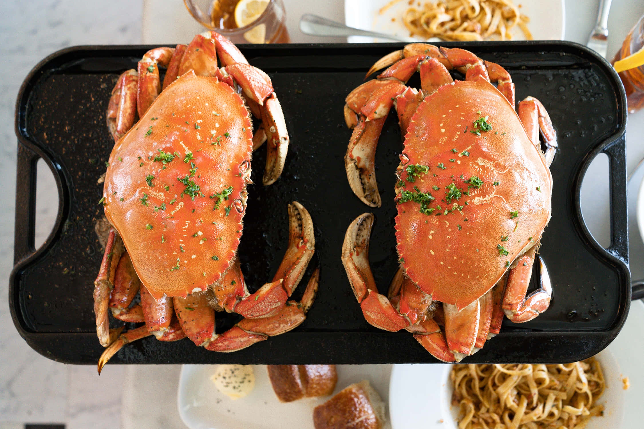 Dungeness crabs, grilled, black griddle, Full HD Desktop Wallpaper