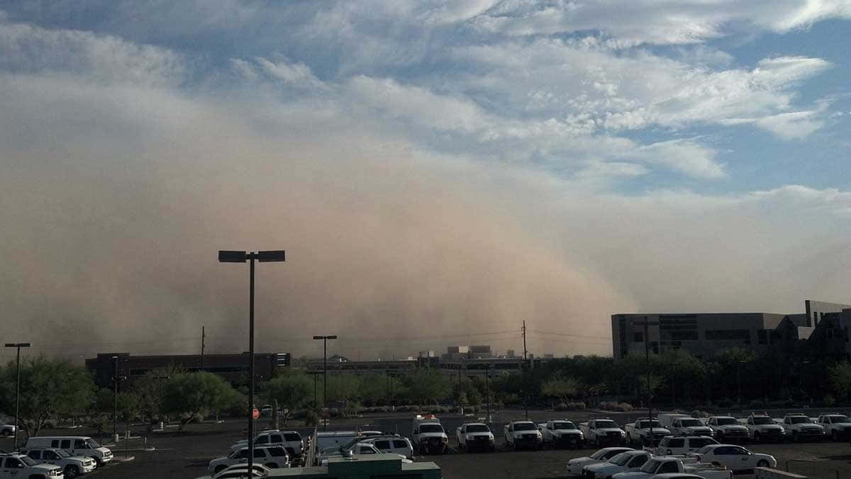 dust storm, city parking lot, cars, SD Desktop Wallpaper