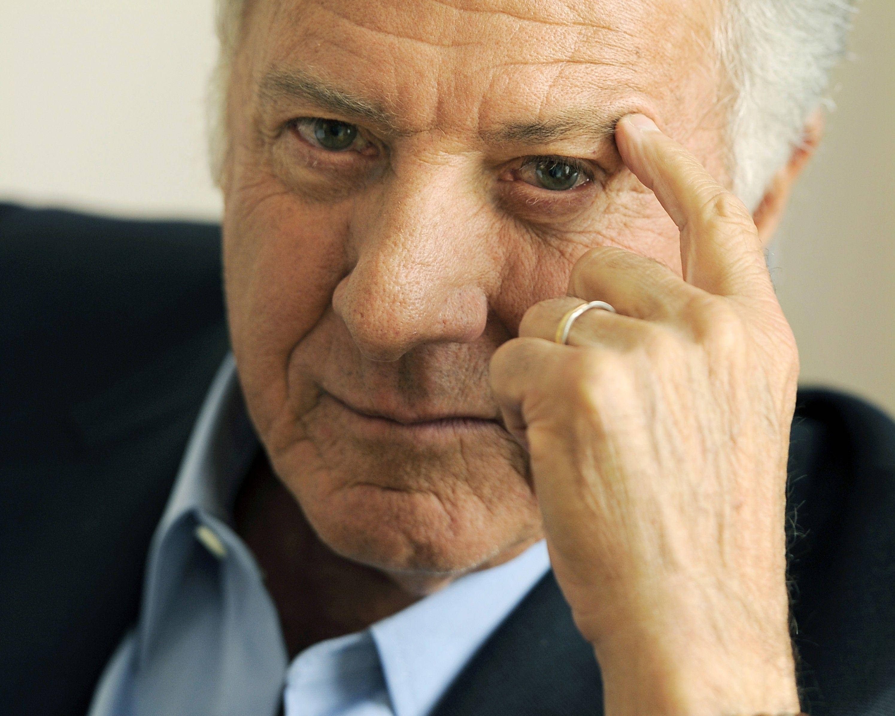Dustin Hoffman, white hair, deep wrinkles, 2K Desktop Wallpaper