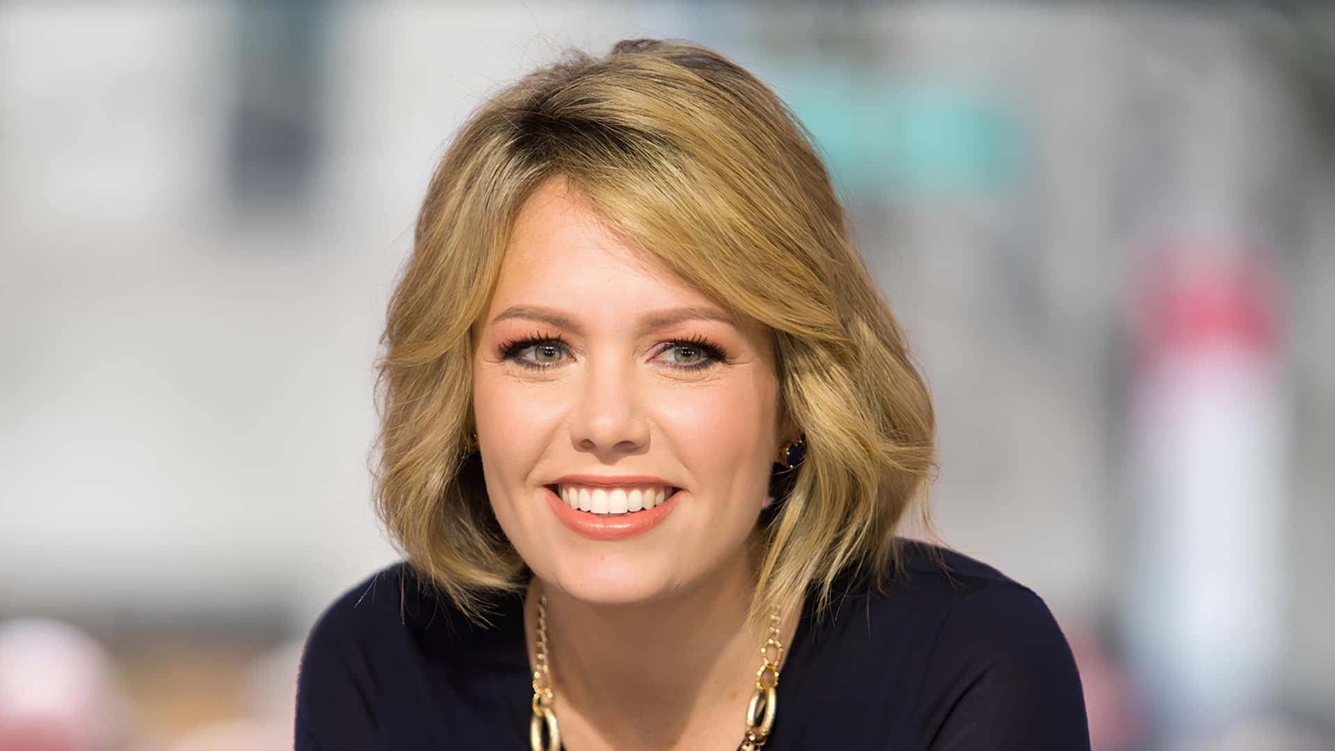 Dylan Dreyer, blonde bob hair, gold necklace, Full HD Desktop Wallpaper