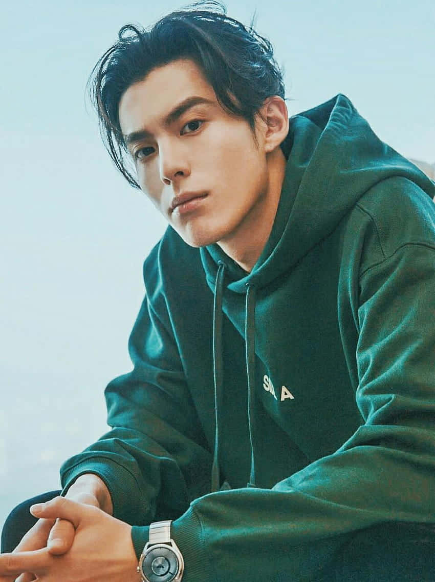 Dylan Wang, green hoodie, serious expression, SD Phone Wallpaper