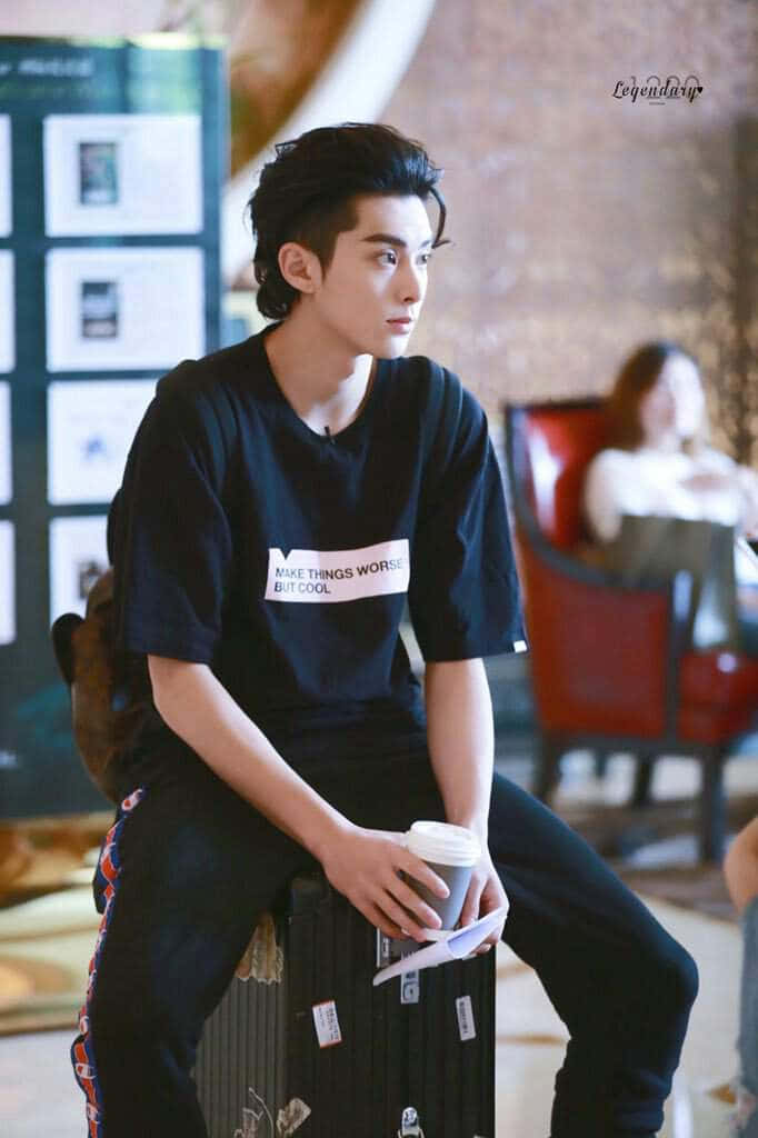 Dylan Wang, suitcase, coffee cup, SD Phone Wallpaper