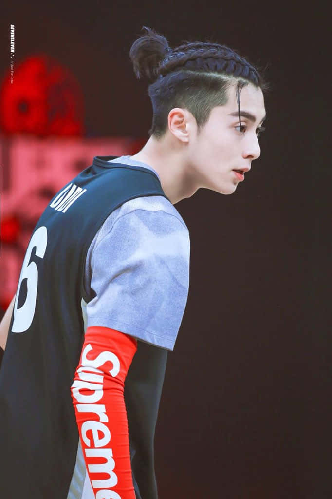 Dylan Wang, black and gray basketball jersey, red Supreme sleeve, SD Phone Wallpaper