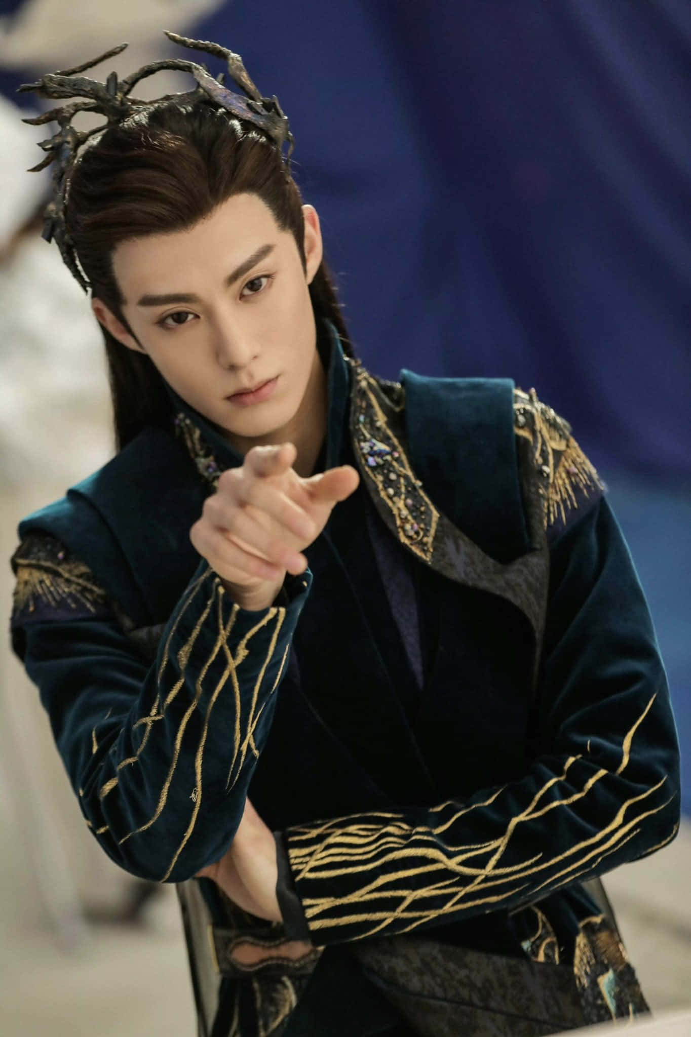 Dylan Wang, black suit with gold lines, dark blue and gold costume, Full HD Phone Wallpaper