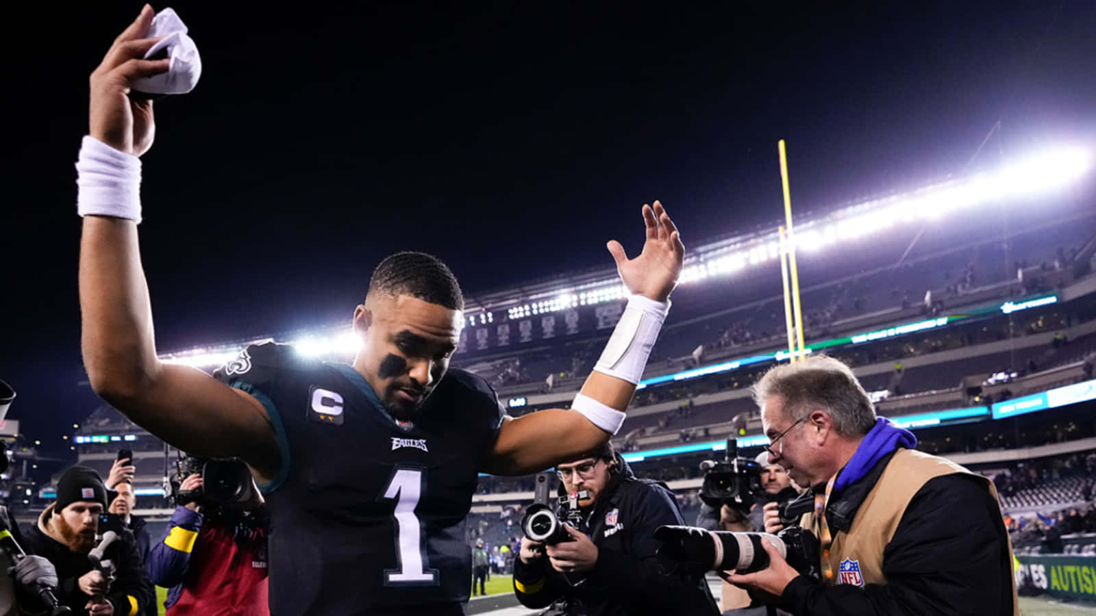 Eagles Football, quarterback, dark jersey, HD Desktop Wallpaper