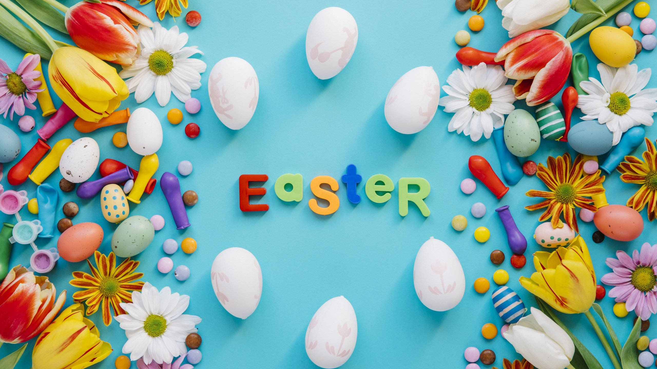 Easter, bright blue background, colorful Easter eggs, 2K Desktop Wallpaper