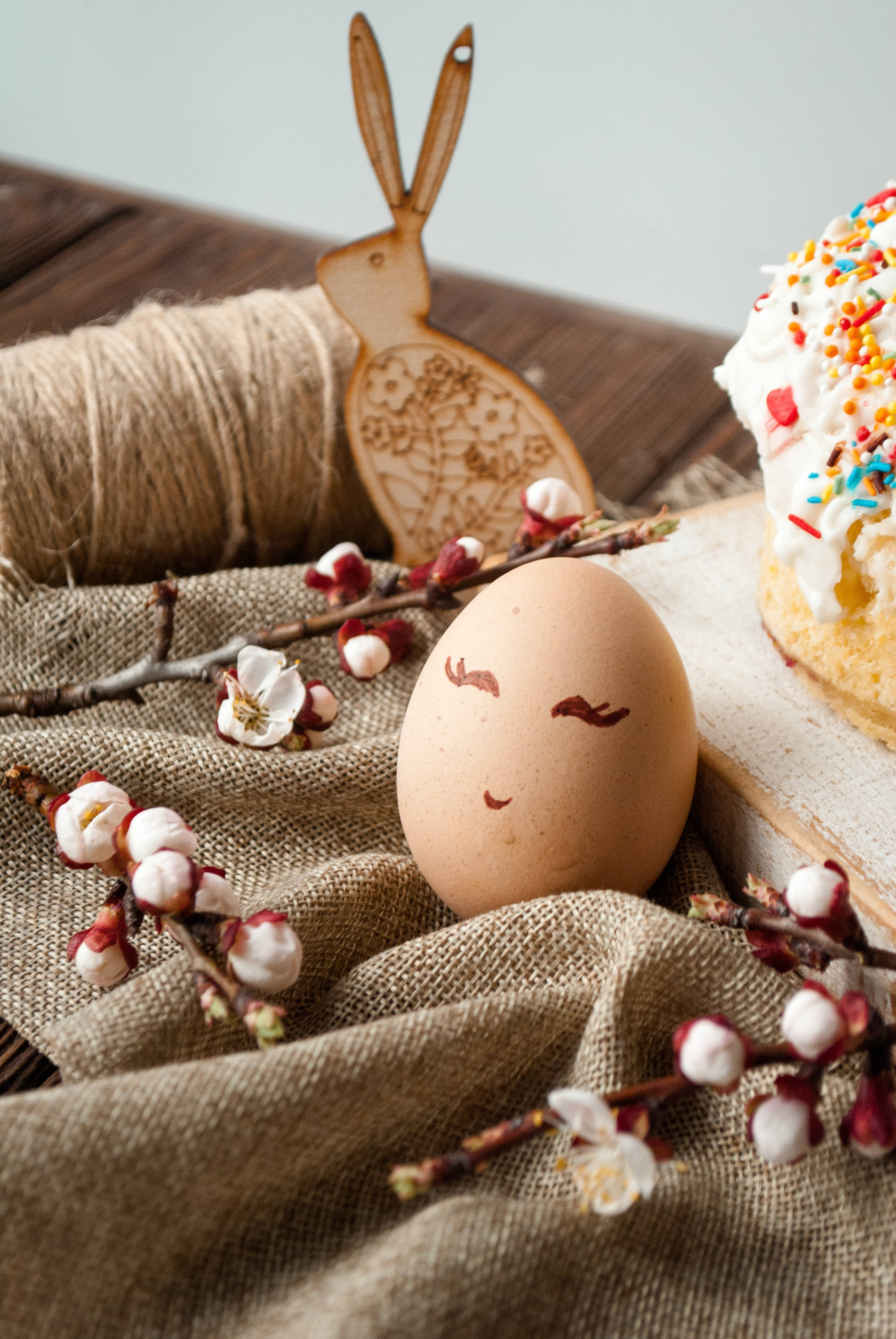 Easter egg, smiling face, burlap, 4K Phone Wallpaper