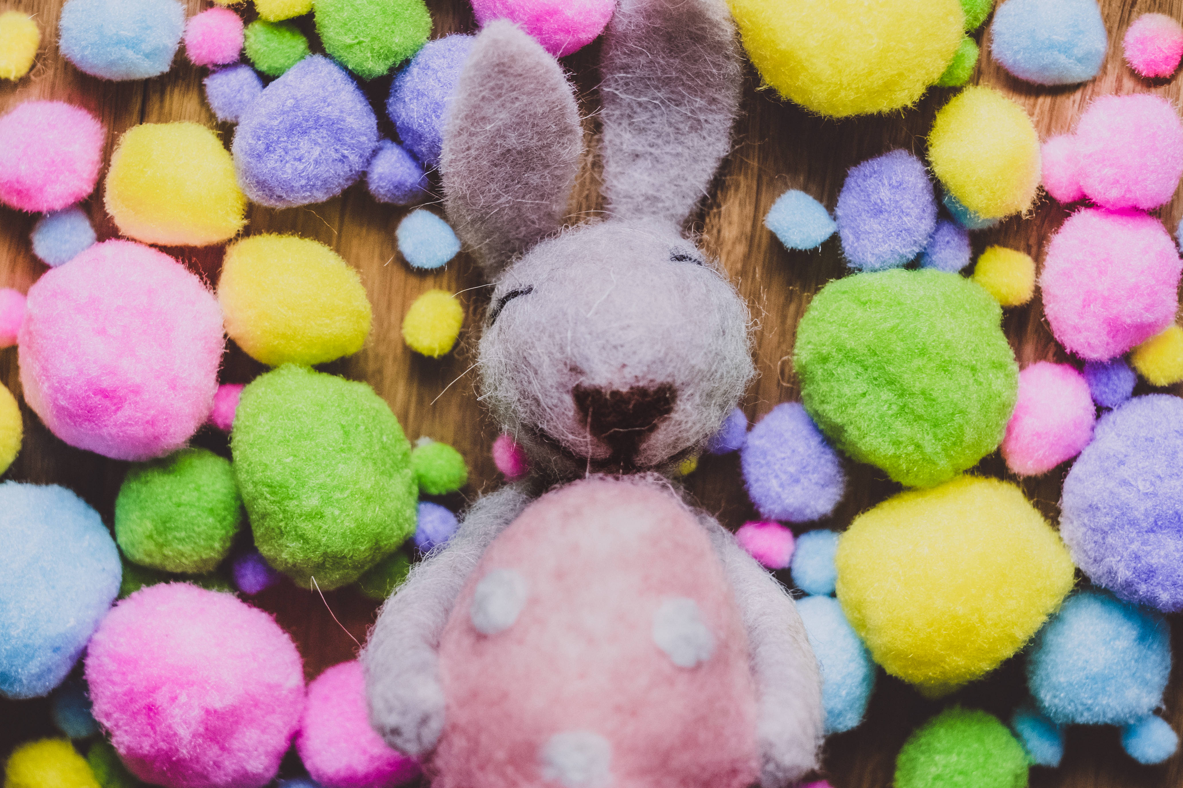 grey easter bunny plush toy, pink polka dot egg, colorful fluffy pom poms, 4K Desktop Wallpaper
