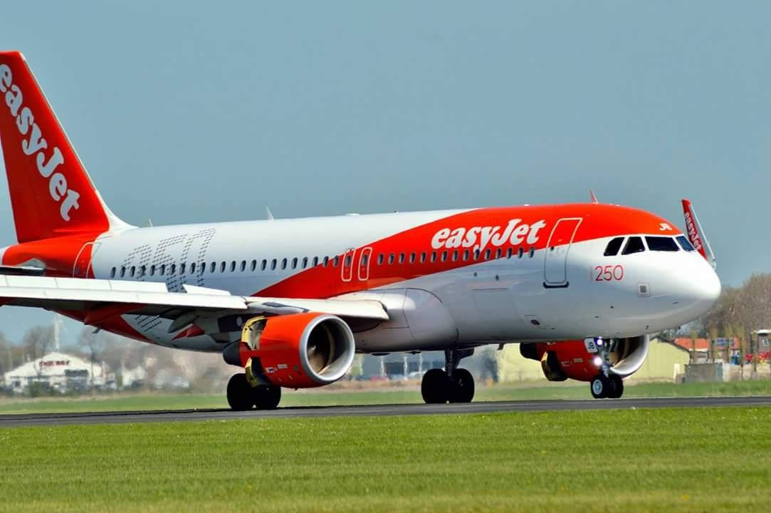easyJet, red and white, Golden Sunset, SD Desktop Wallpaper