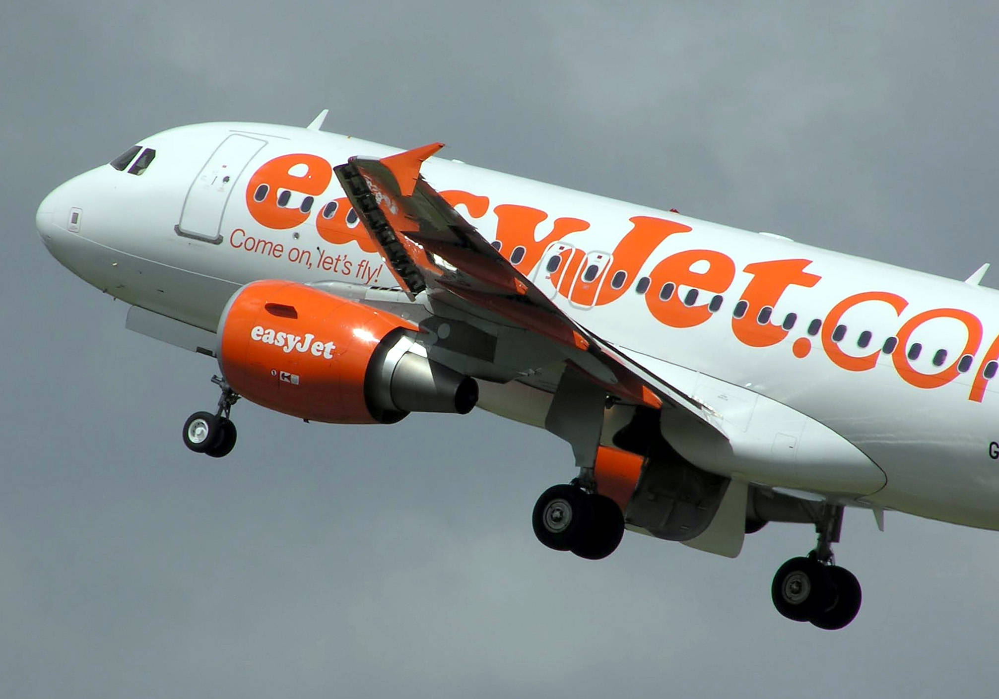 easyJet, white and orange livery, landing gear down, Full HD Desktop Wallpaper