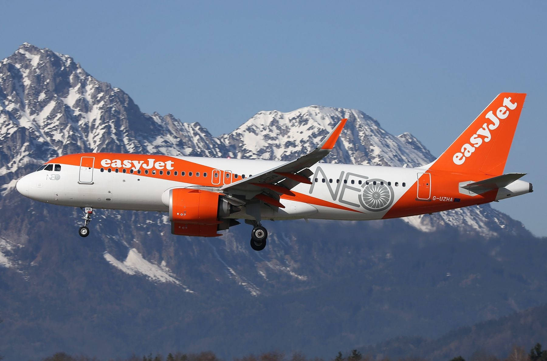 easyJet, snow-capped mountains, clear blue sky, HD Desktop Wallpaper