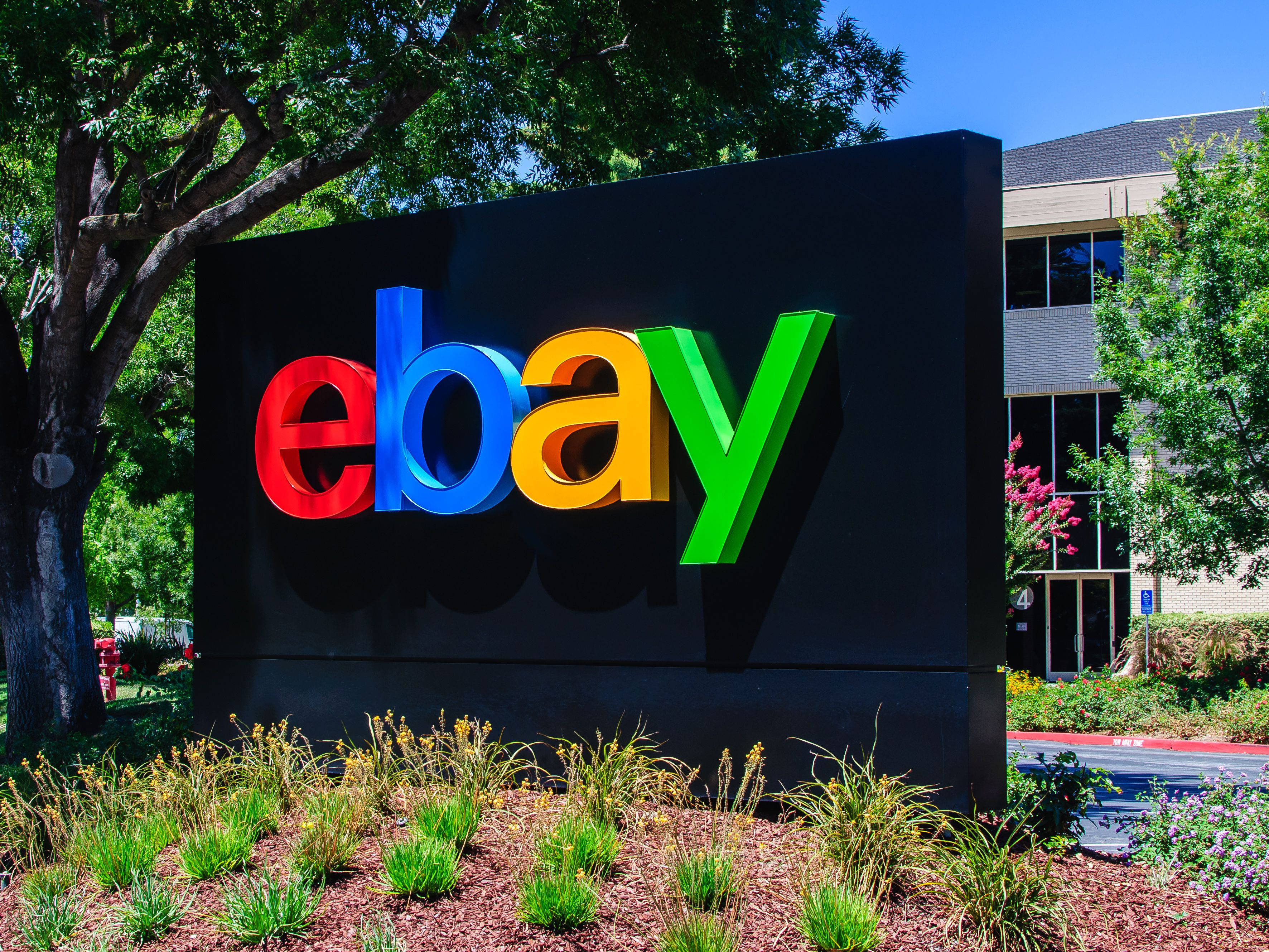 eBay, black signage, red blue yellow and green letters, 2K Desktop Wallpaper