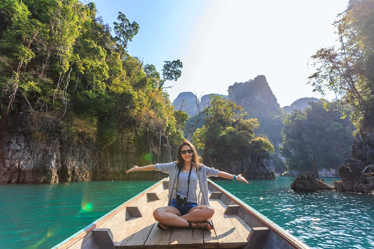 wooden boat, turquoise water, lush green cliffs, HD Desktop Wallpaper