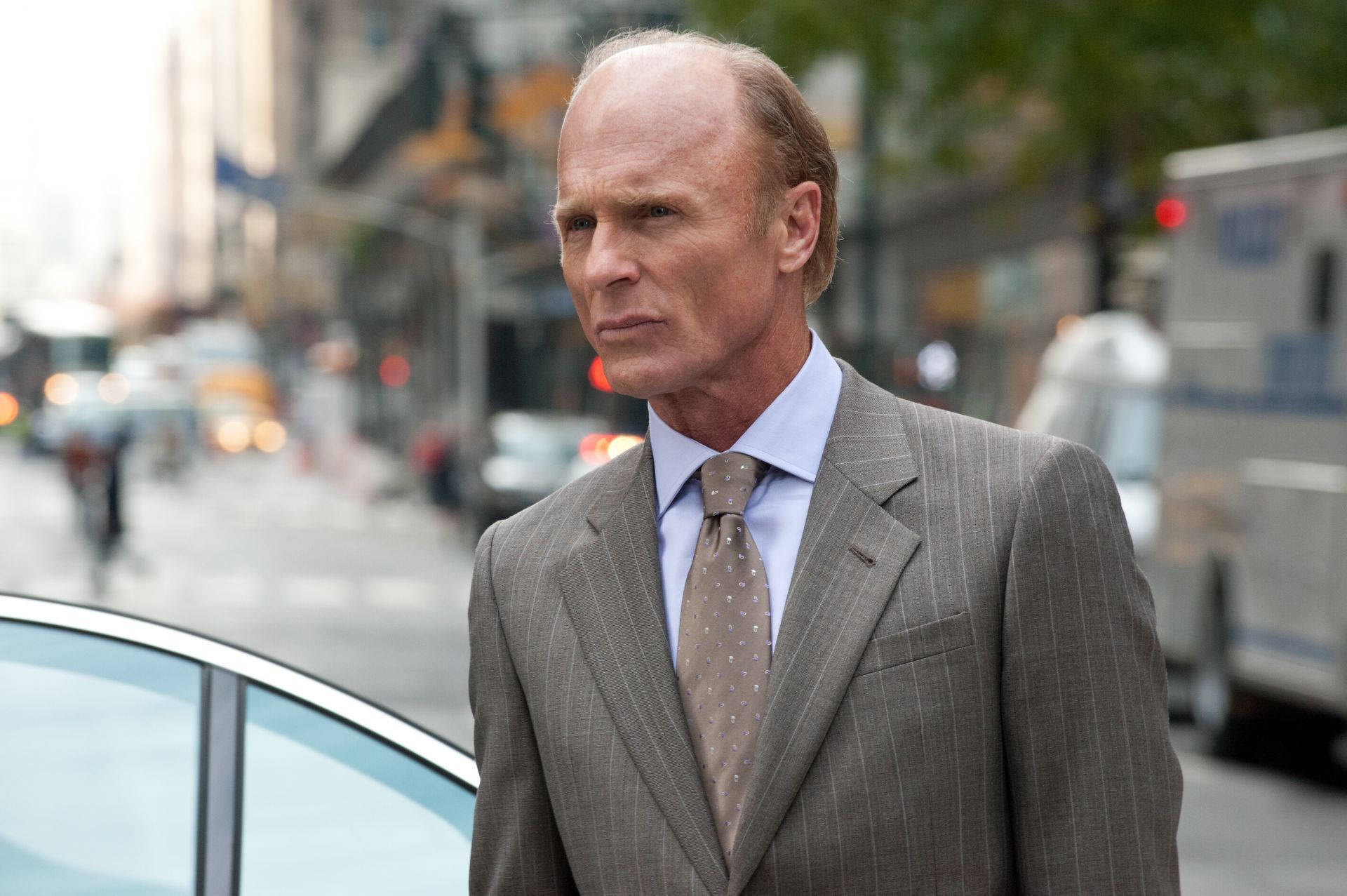 Ed Harris, pinstripe suit, city street, Full HD Desktop Wallpaper