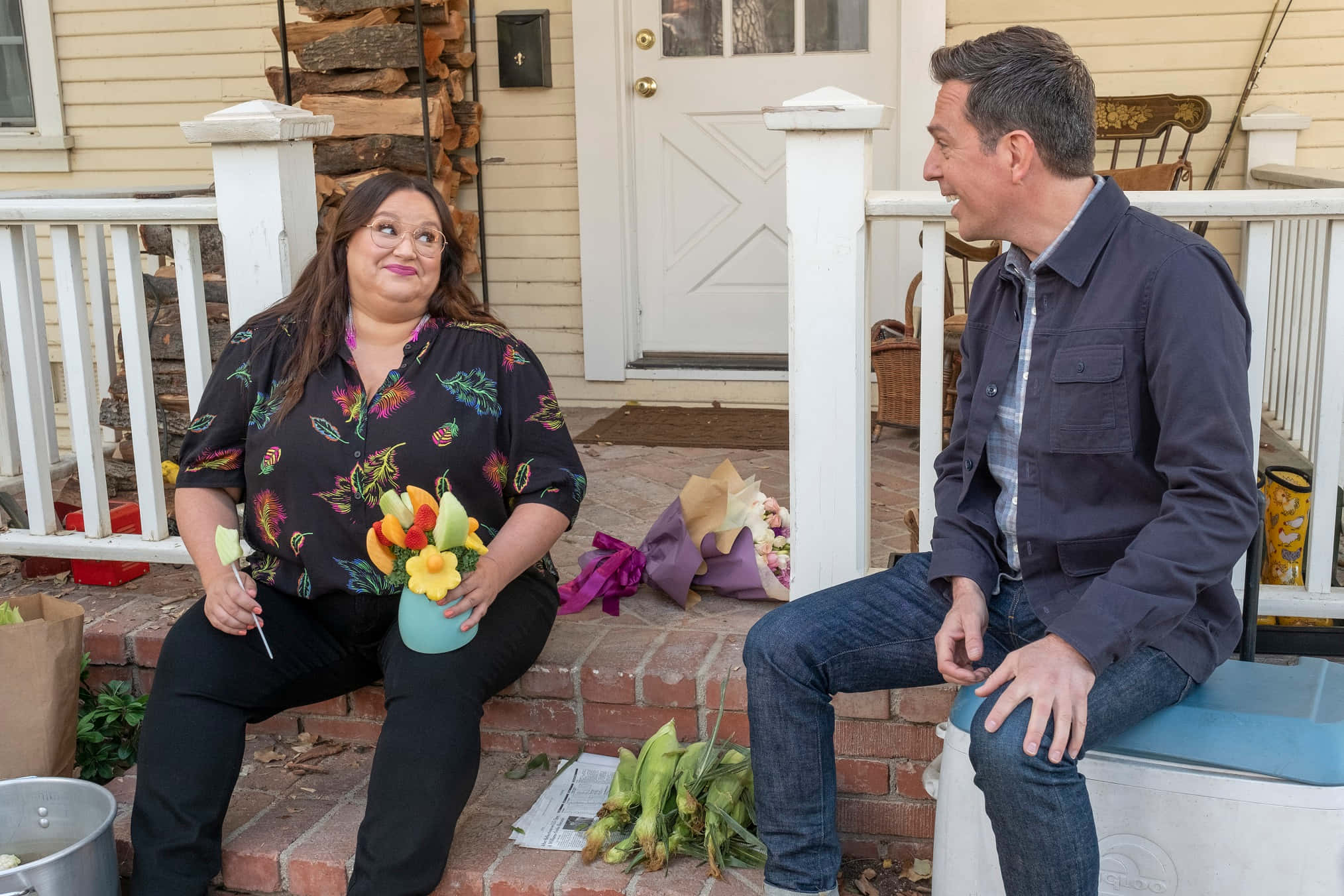 Ed Helms, brick porch step, flower bouquets, Full HD Desktop Wallpaper