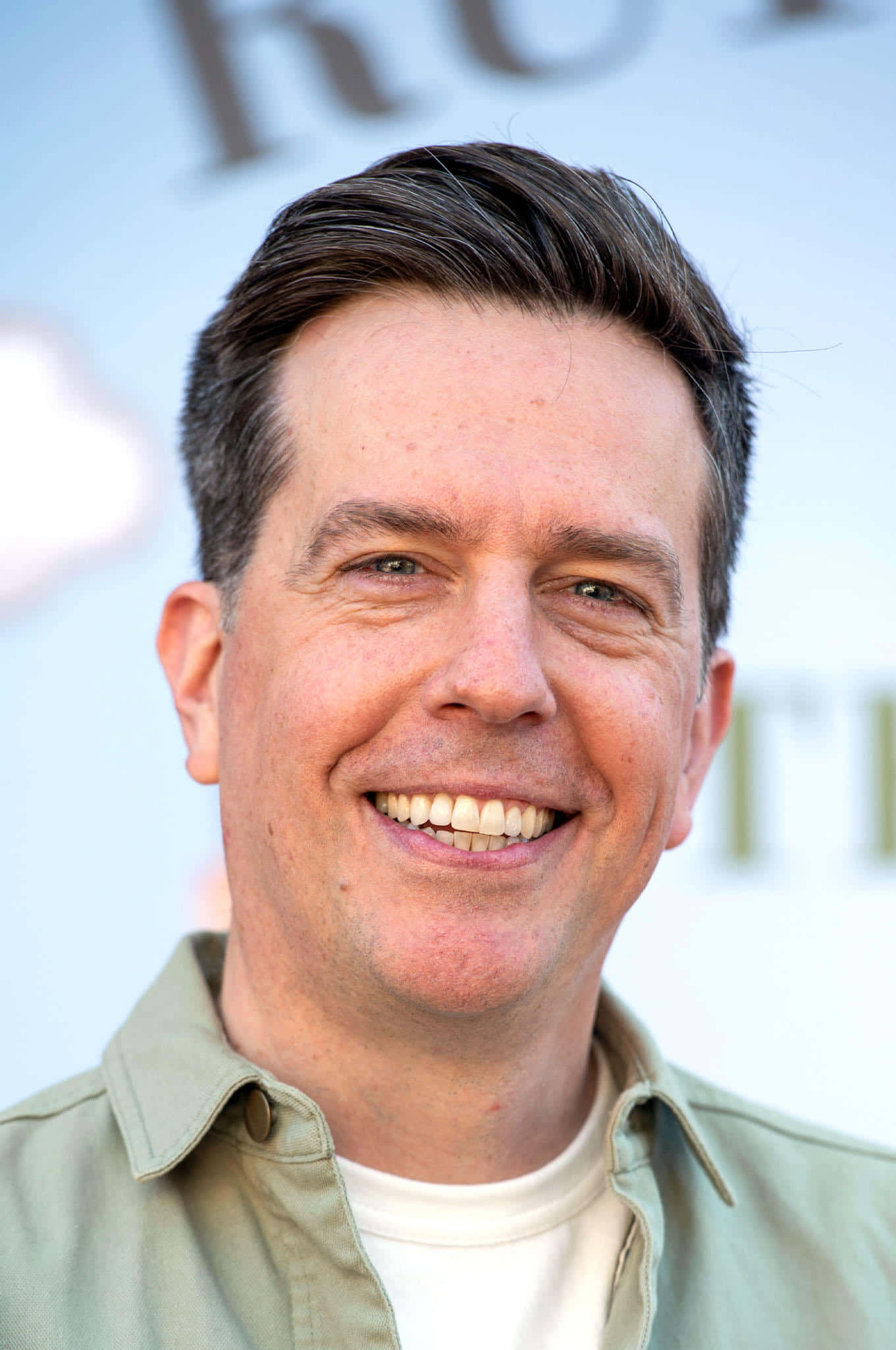 Ed Helms, dark hair, light green shirt, Full HD Phone Wallpaper