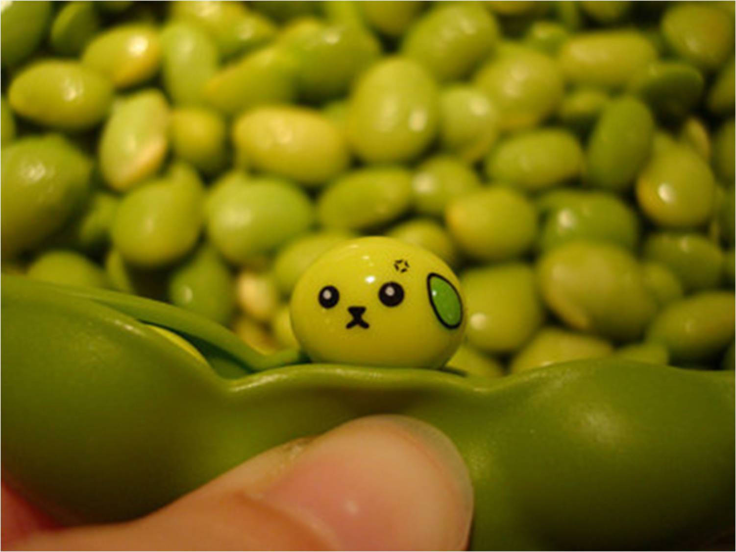 kawaii edamame beans, green pea pod, cartoon-faced pea, HD Desktop Wallpaper