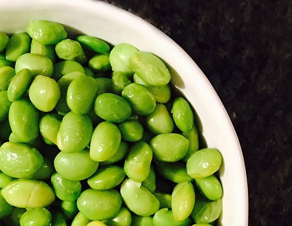 edamame beans, glossy bright green, white ceramic bowl, SD Desktop Wallpaper