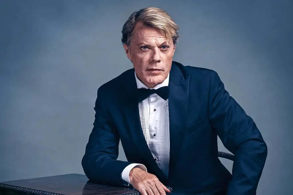 Eddie Izzard, dark tuxedo, bow tie, SD Desktop Wallpaper