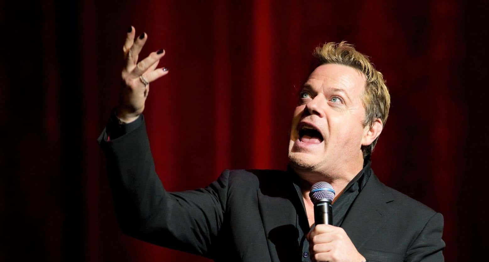 Eddie Izzard, black suit, microphone, HD Desktop Wallpaper