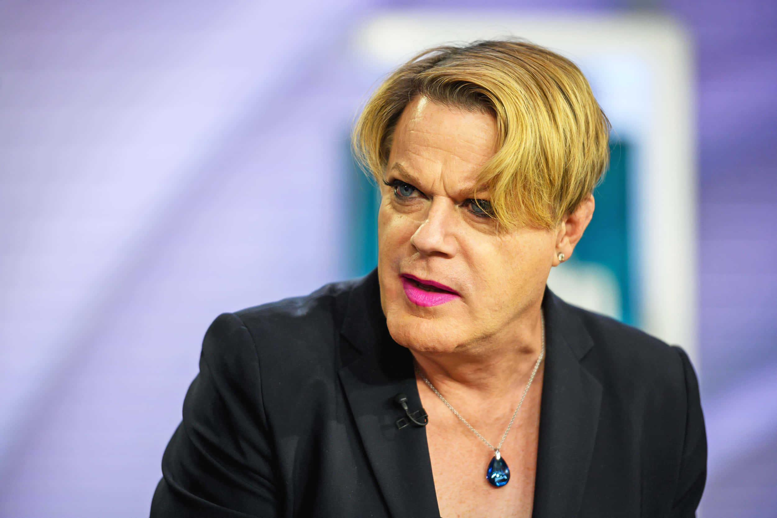 Eddie Izzard, blonde hair, bold pink lipstick, Full HD Desktop Wallpaper