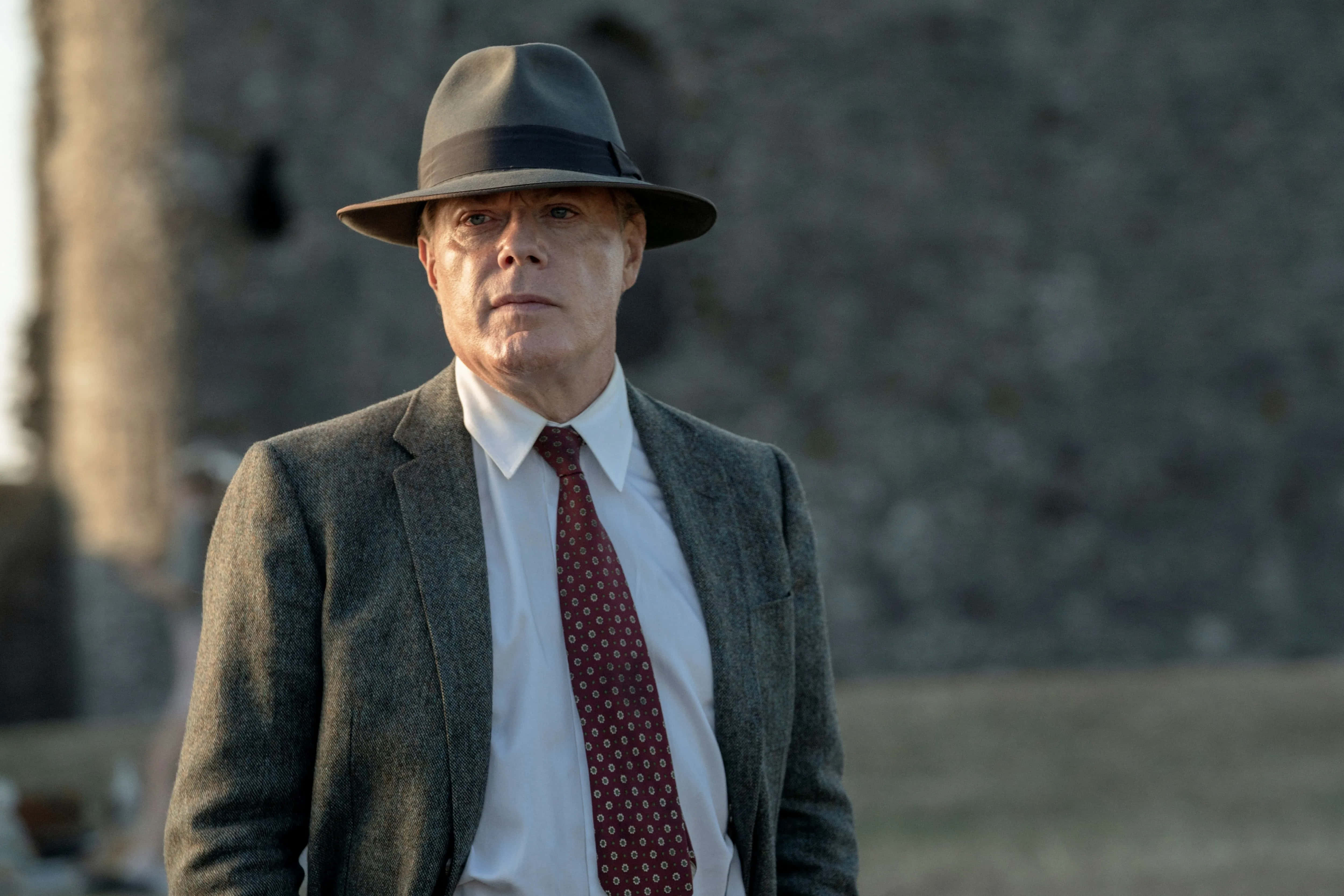 Eddie Izzard, gray fedora, tweed suit, 4K Desktop Wallpaper