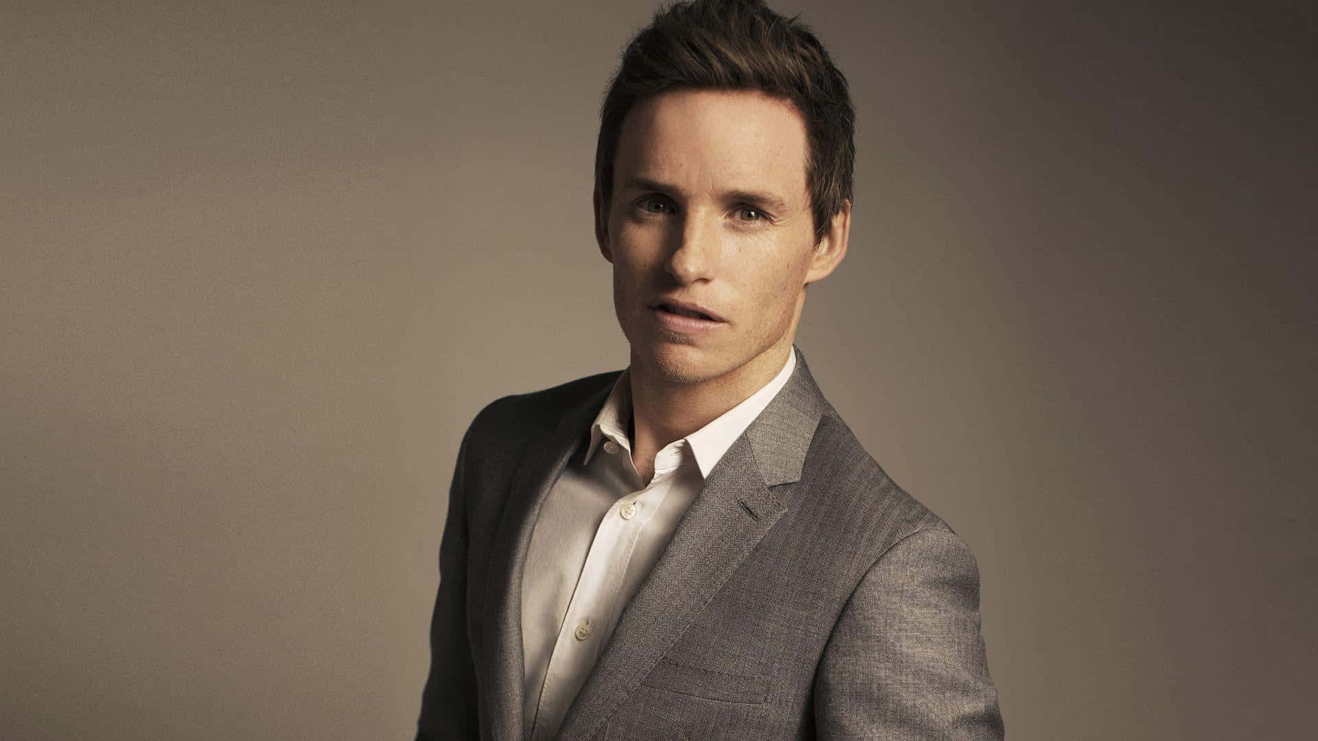 Eddie Redmayne, gray suit, white shirt, Full HD Desktop Wallpaper