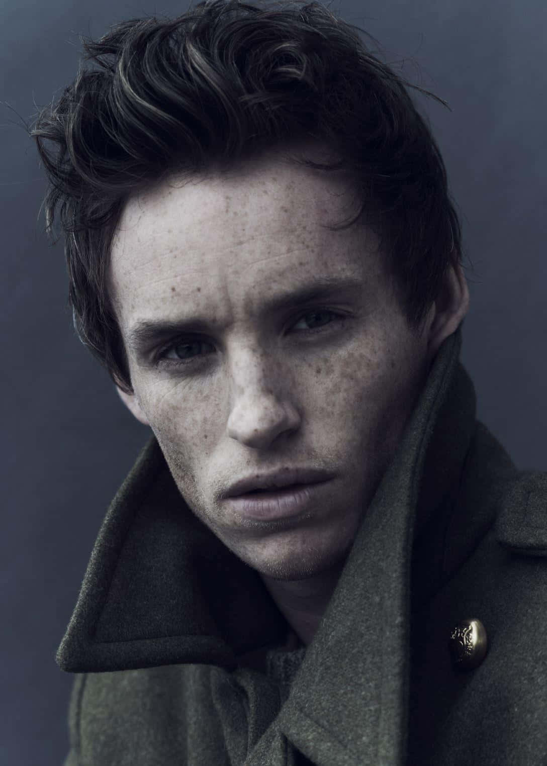 Eddie Redmayne, iconic smile, freckles, HD Phone Wallpaper