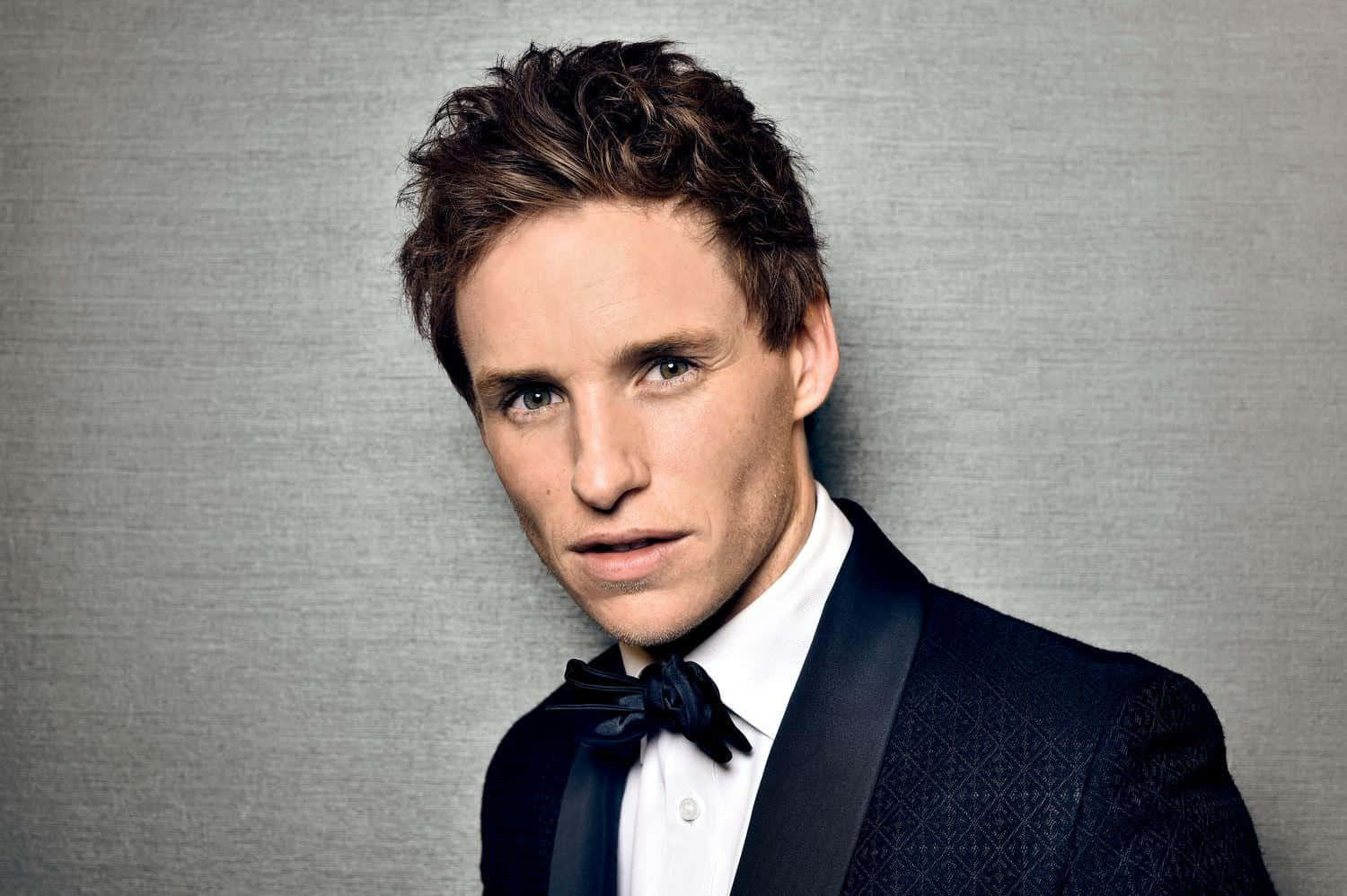 Eddie Redmayne, dark patterned tuxedo, bow tie, HD Desktop Wallpaper