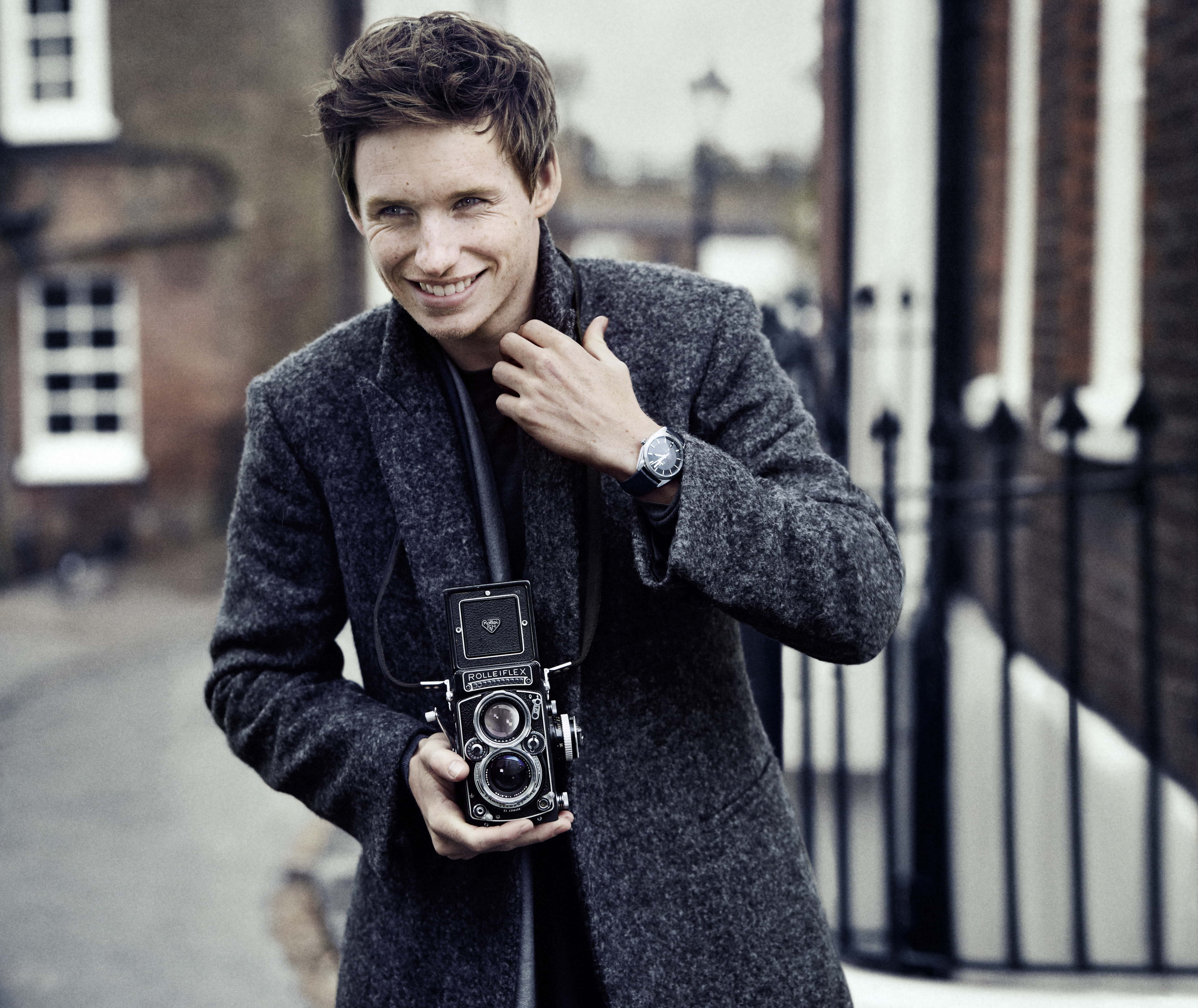 Eddie Redmayne, grey coat, vintage twin-lens reflex camera, 5K Desktop Wallpaper