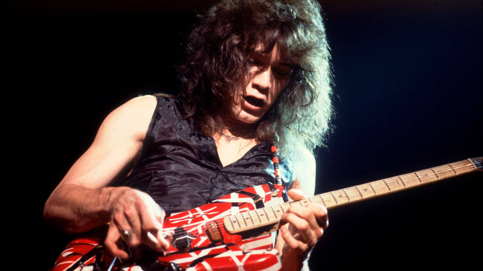 Eddie Van Halen, red and white patterned electric guitar, stage lights, HD Desktop Wallpaper