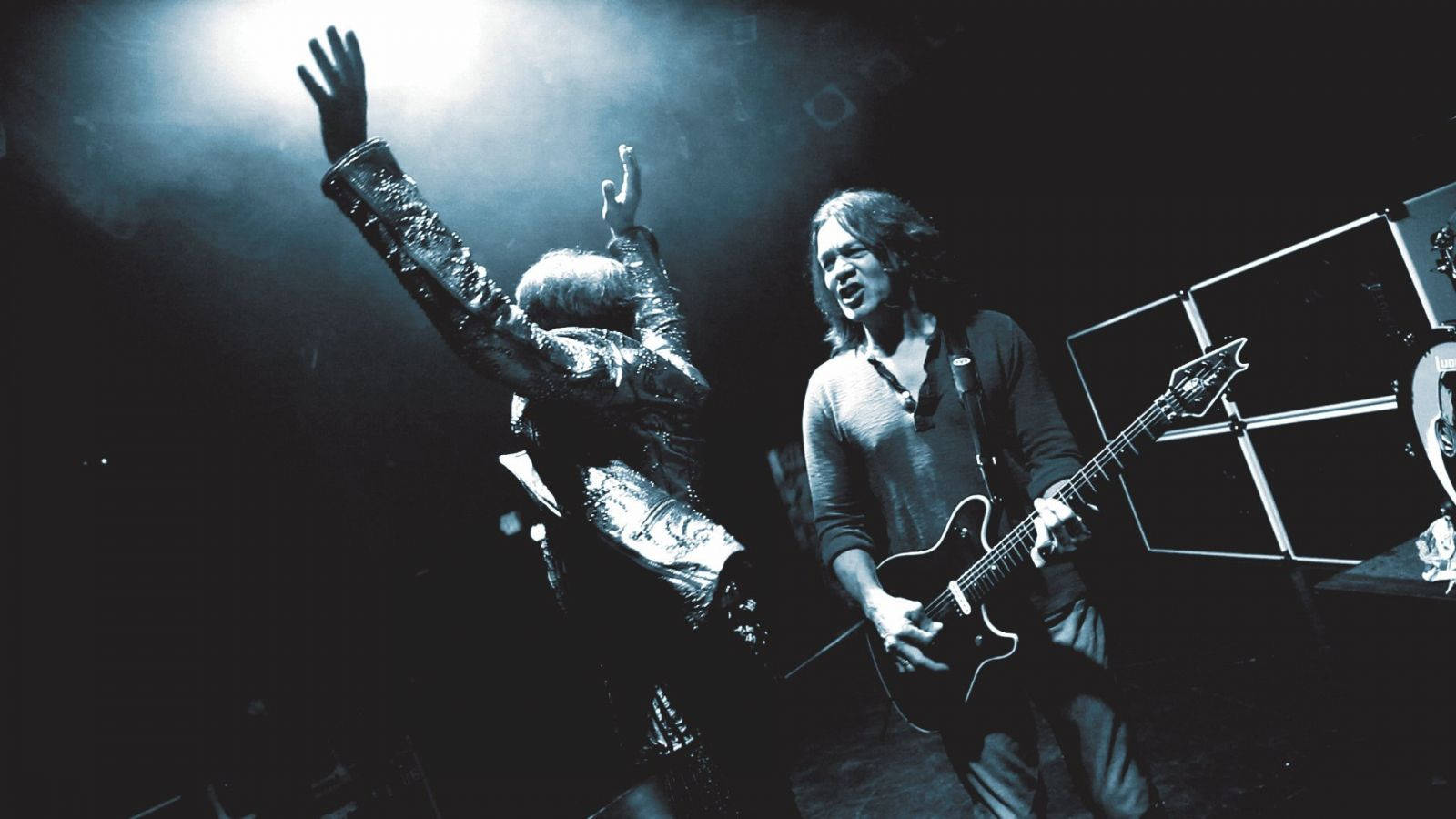 Eddie Van Halen, band member, dimly lit stage, HD Desktop Wallpaper