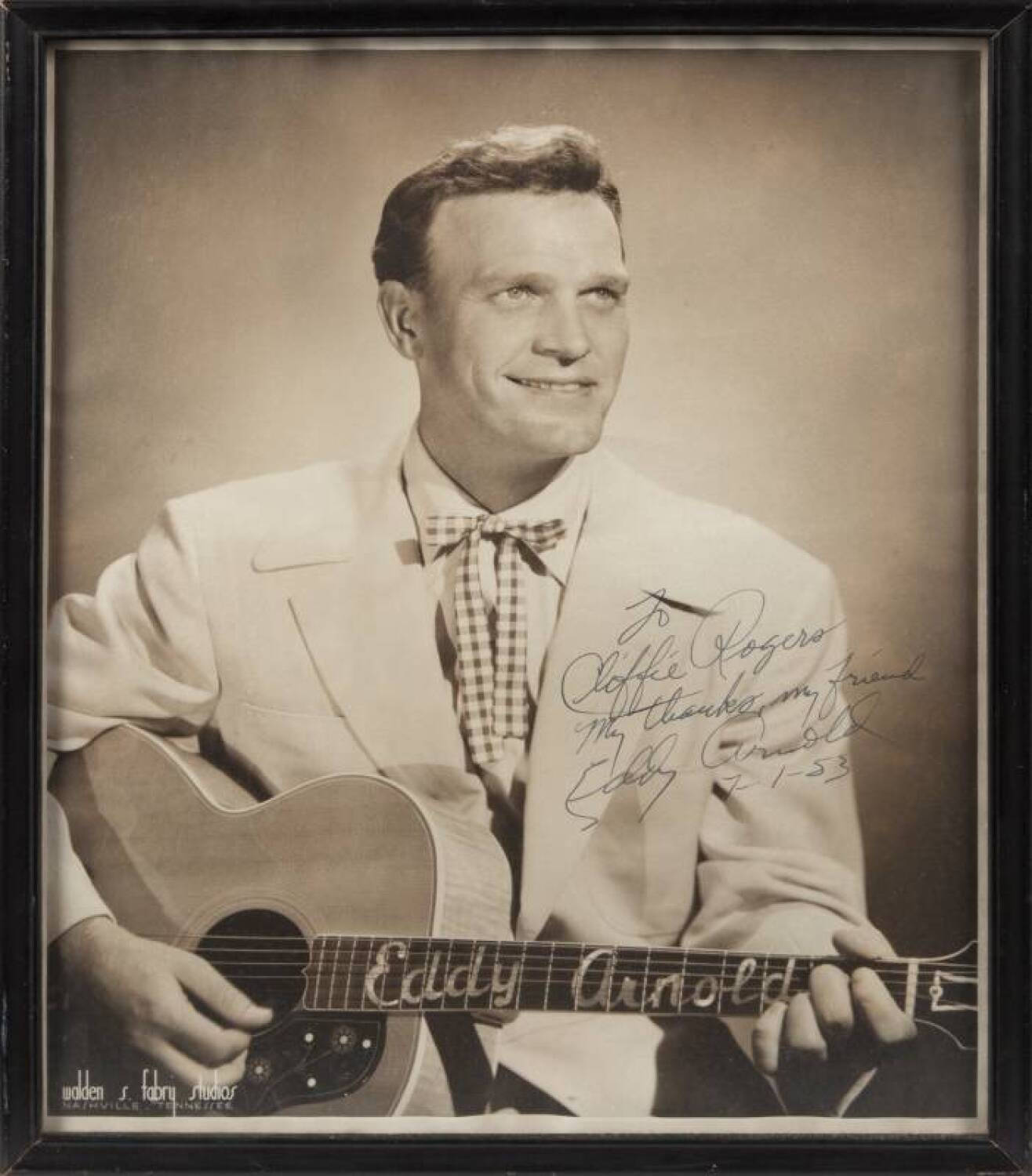 Eddy Arnold, acoustic guitar, autographed, HD Phone Wallpaper