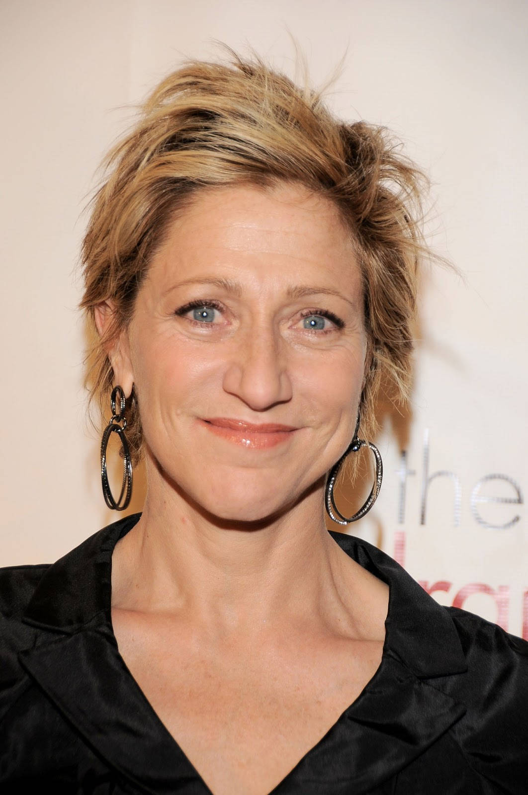 Edie Falco, voguish haircut, short tousled blonde hair, HD Phone Wallpaper