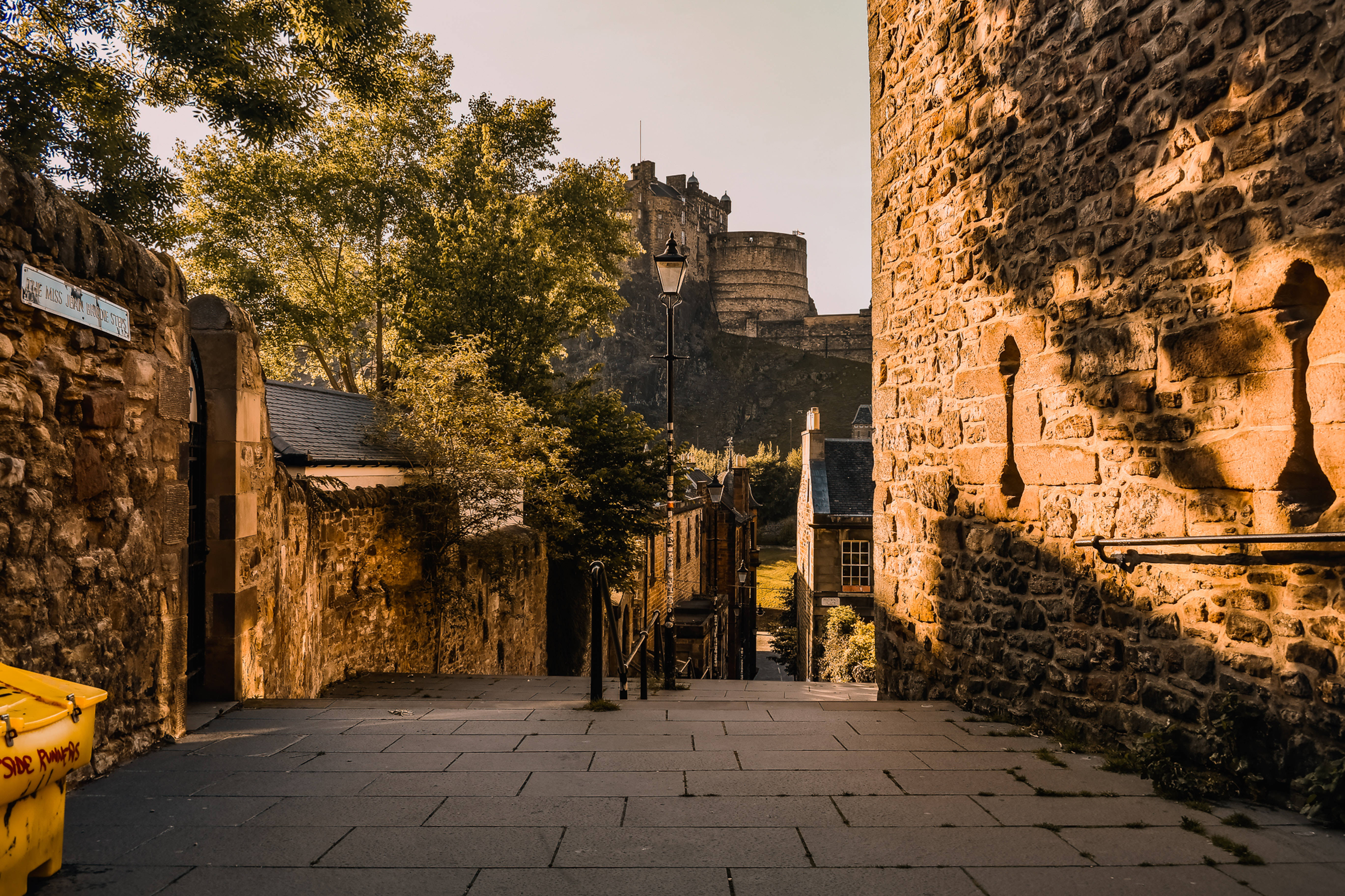 Edinburgh Castle, sunlight, narrow stone alleyway, 5K Desktop Wallpaper