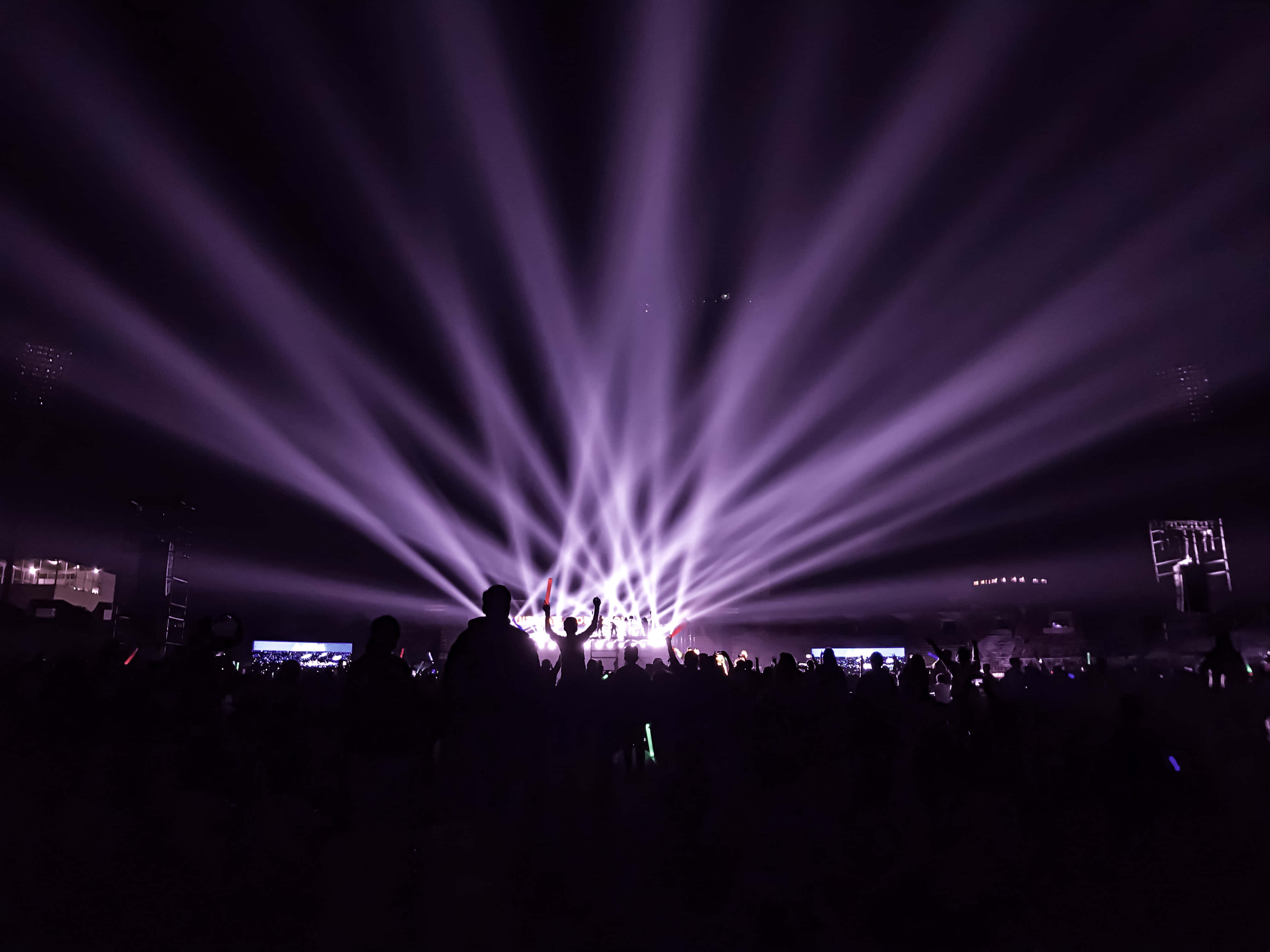 EDM, purple stage lights, night sky, 4K Desktop Wallpaper
