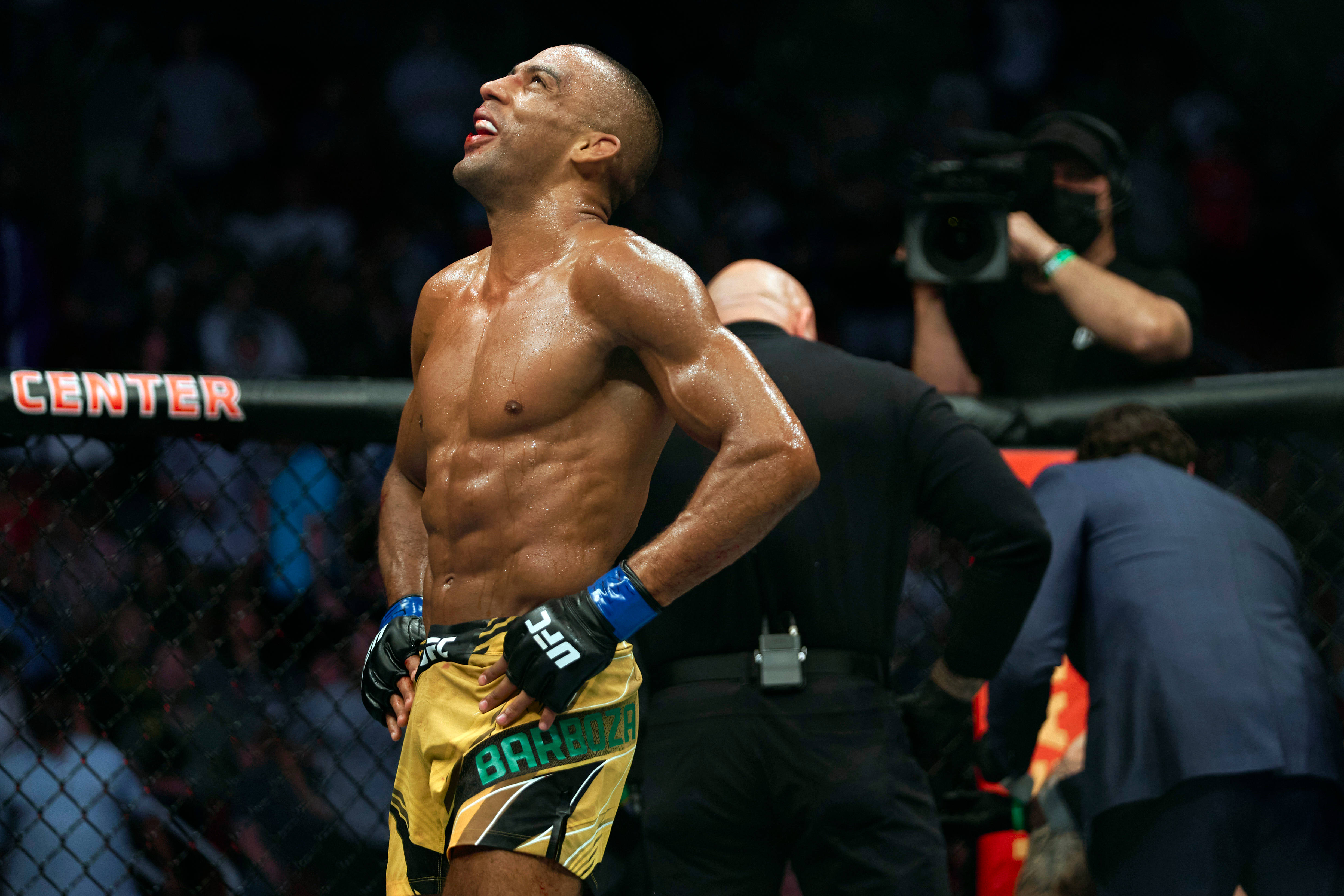 Edson Barboza, yellow shorts, octagon, 4K Desktop Wallpaper