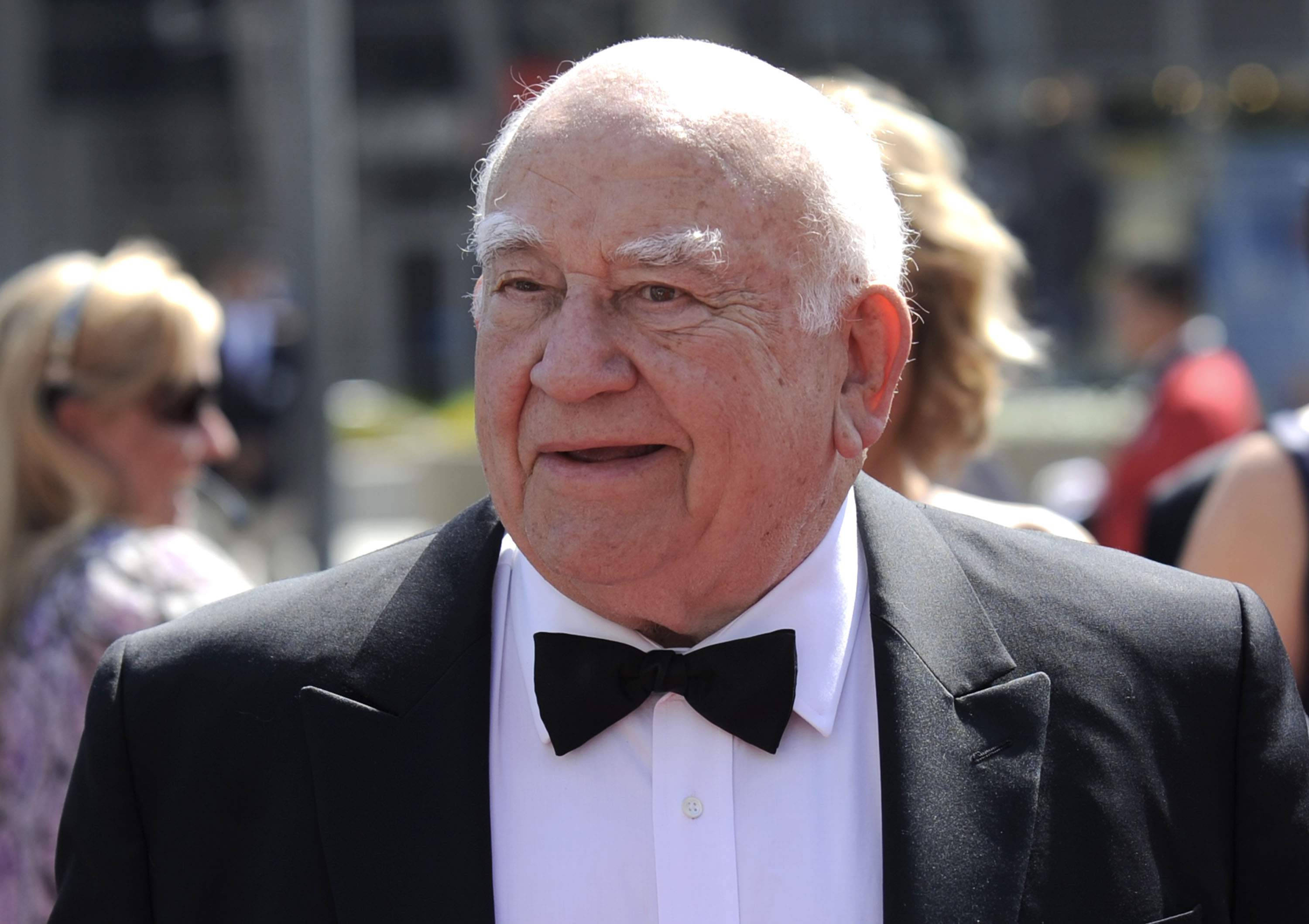 Edward Asner, black tuxedo, bow tie, 2K Desktop Wallpaper