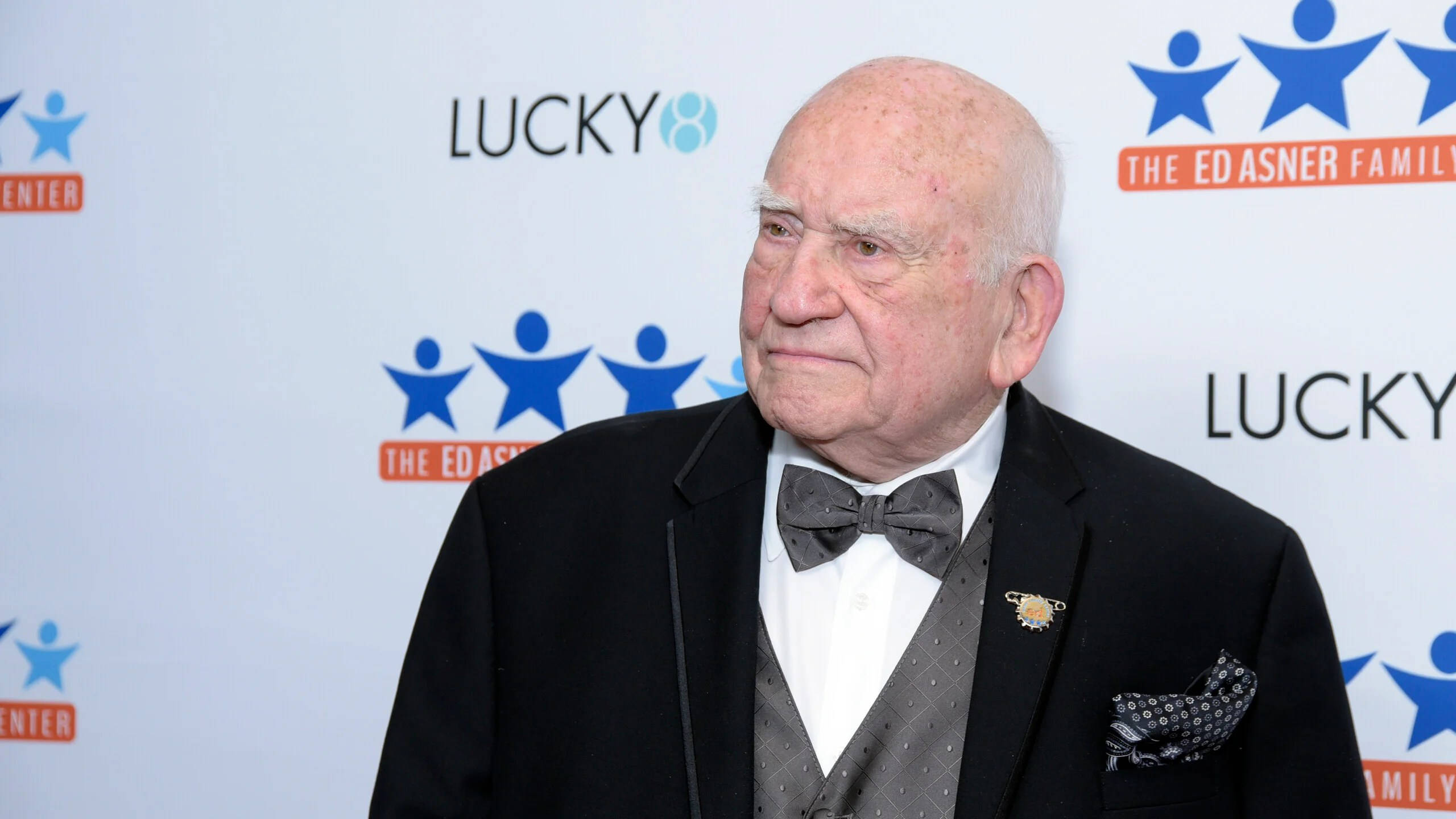 Edward Asner, blue and white background, black suit, 2K Desktop Wallpaper