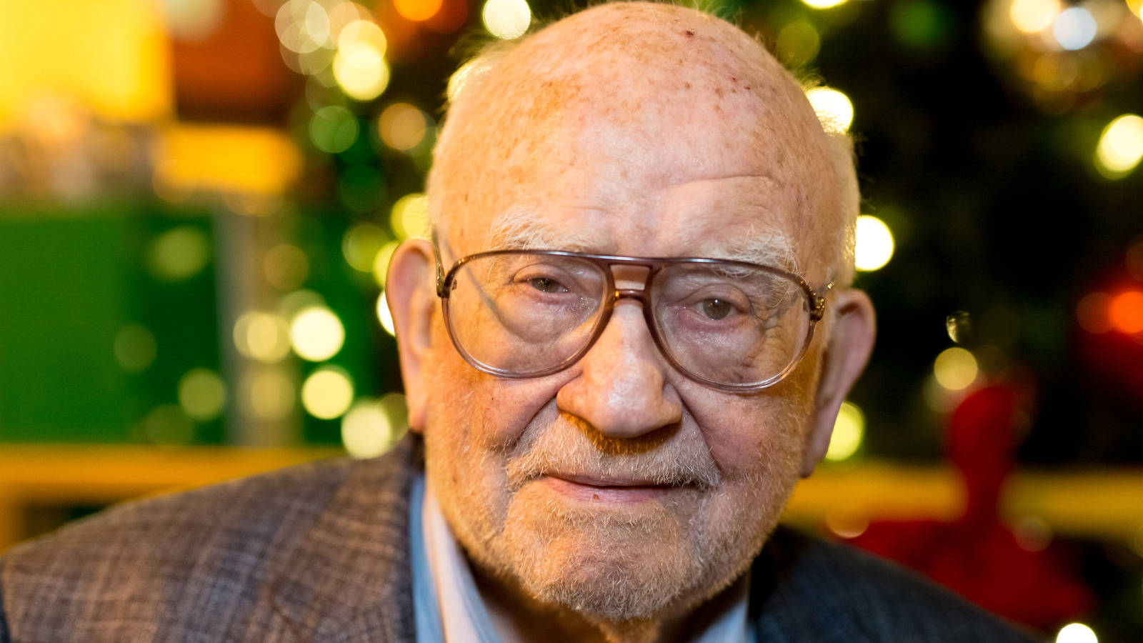 Edward Asner, glasses, Christmas tree, HD Desktop Wallpaper