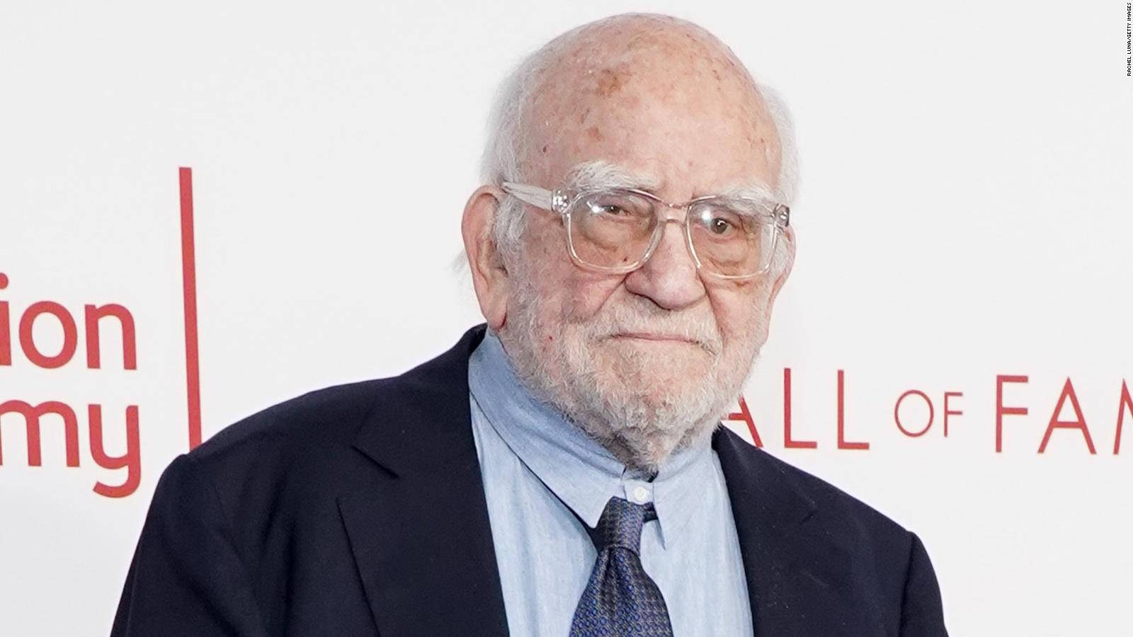 Edward Asner, white backdrop, red text, HD Desktop Wallpaper
