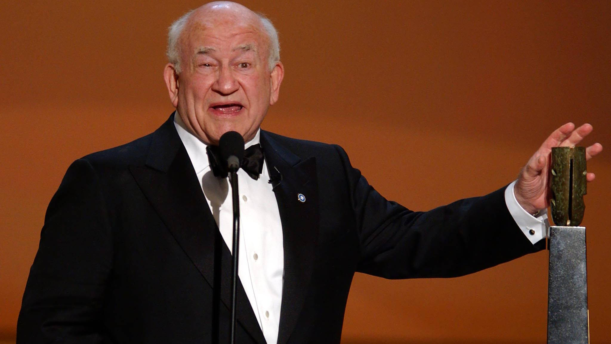 Edward Asner, tuxedo, podium, Full HD Desktop Wallpaper
