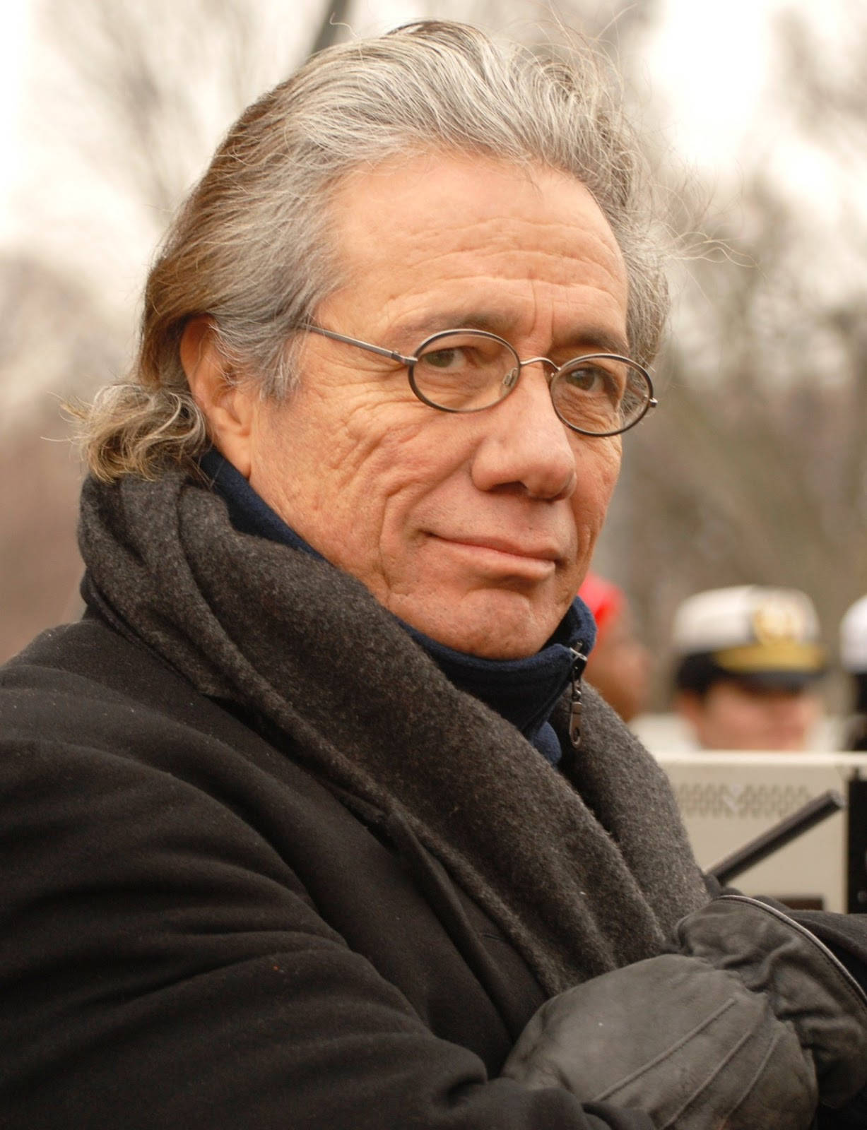 Edward James Olmos, gray hair, round glasses, HD Phone Wallpaper