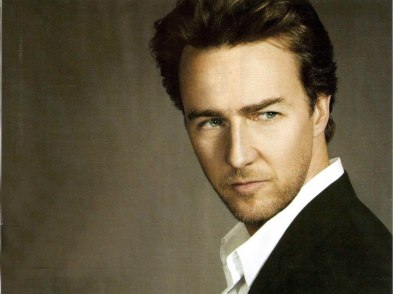 Edward Norton, intense blue eyes, dark hair, HD Desktop Wallpaper